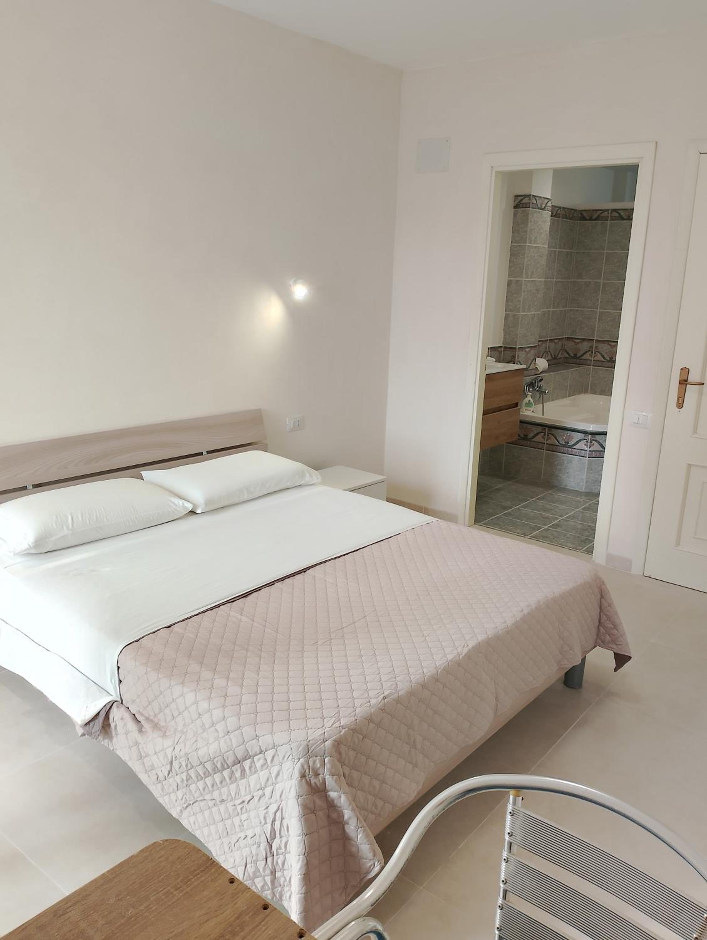 Deluxe Double Room with Bath