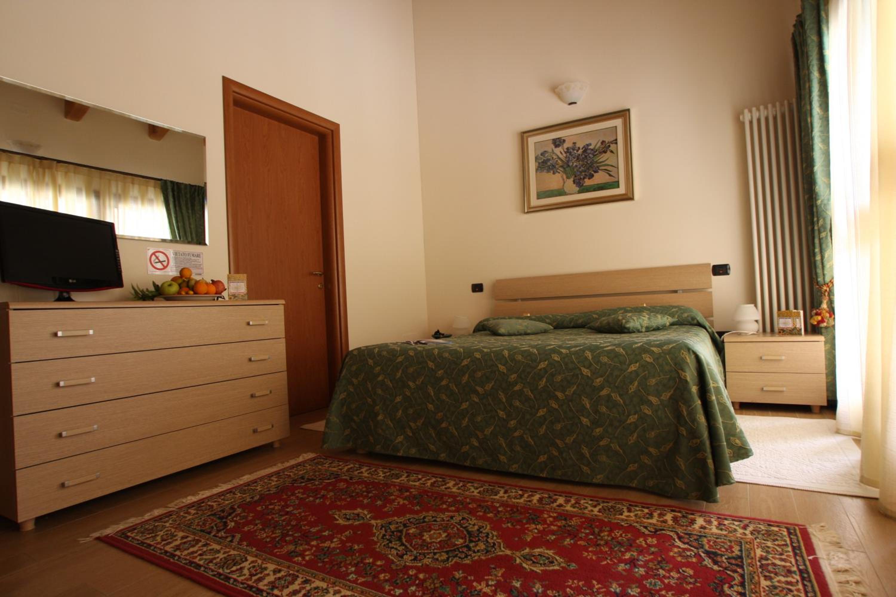 Twin Room - Photo 2