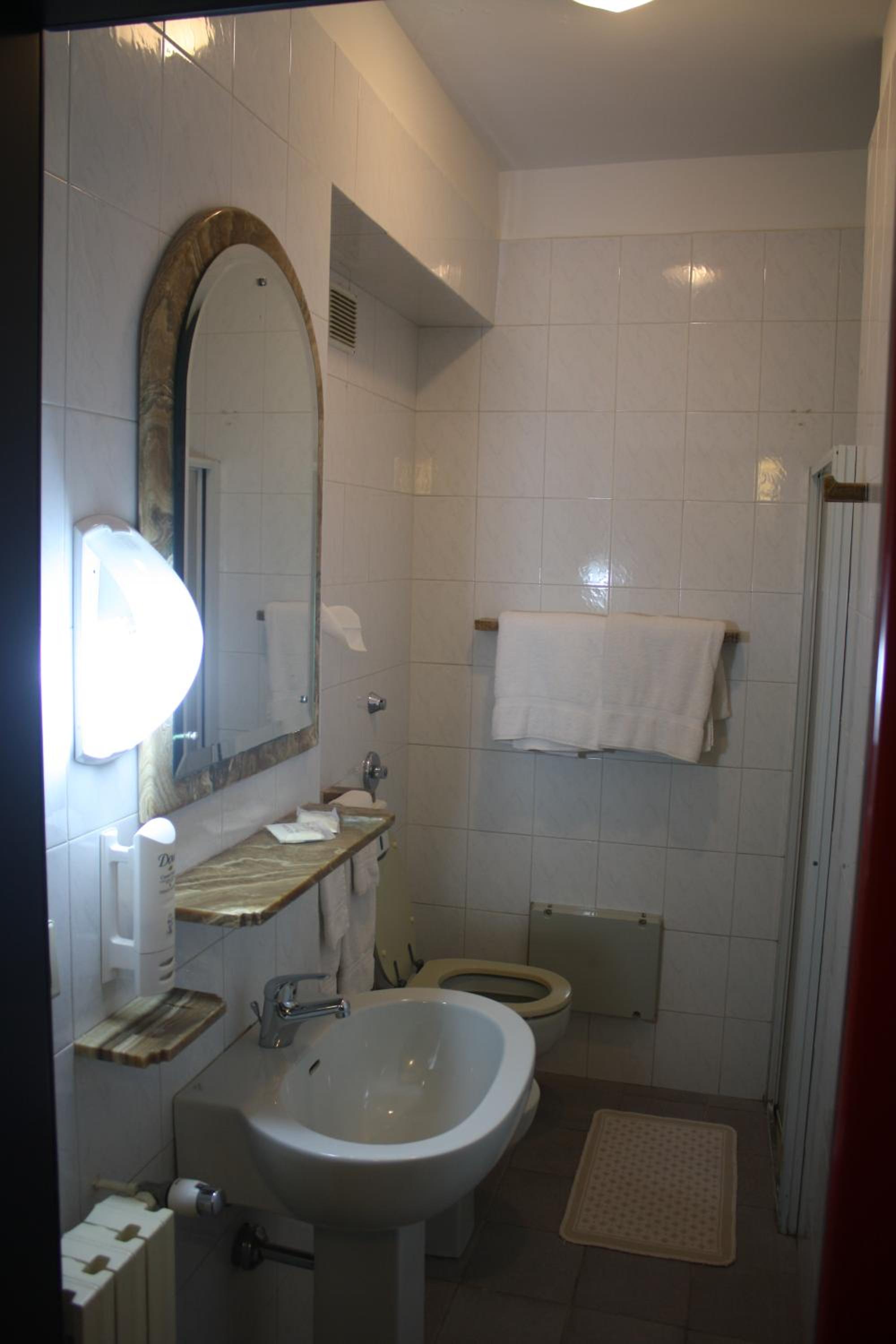 Economy Double or Twin Room photo 3