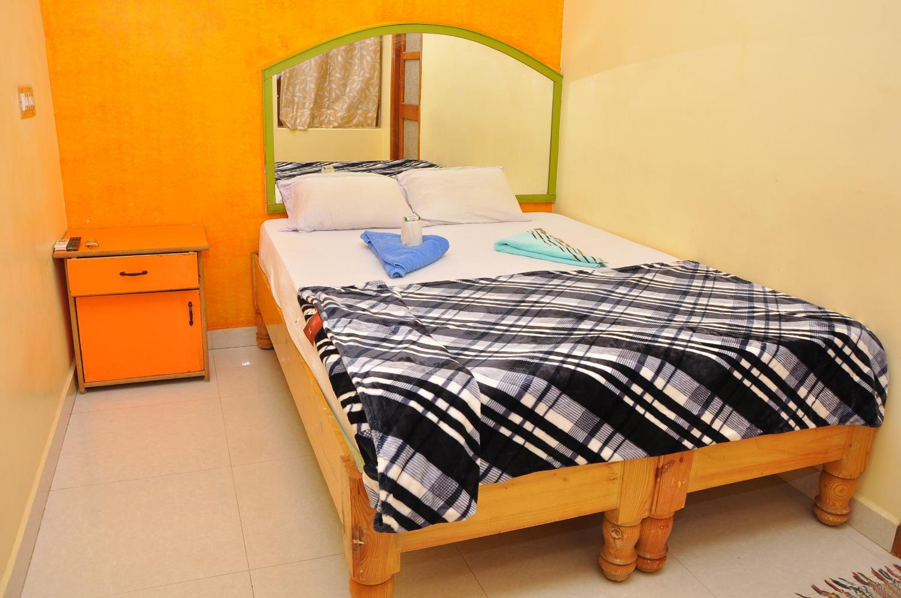 Standard Double or Twin Room - Photo 12