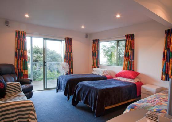 Three-Bedroom House photo 2