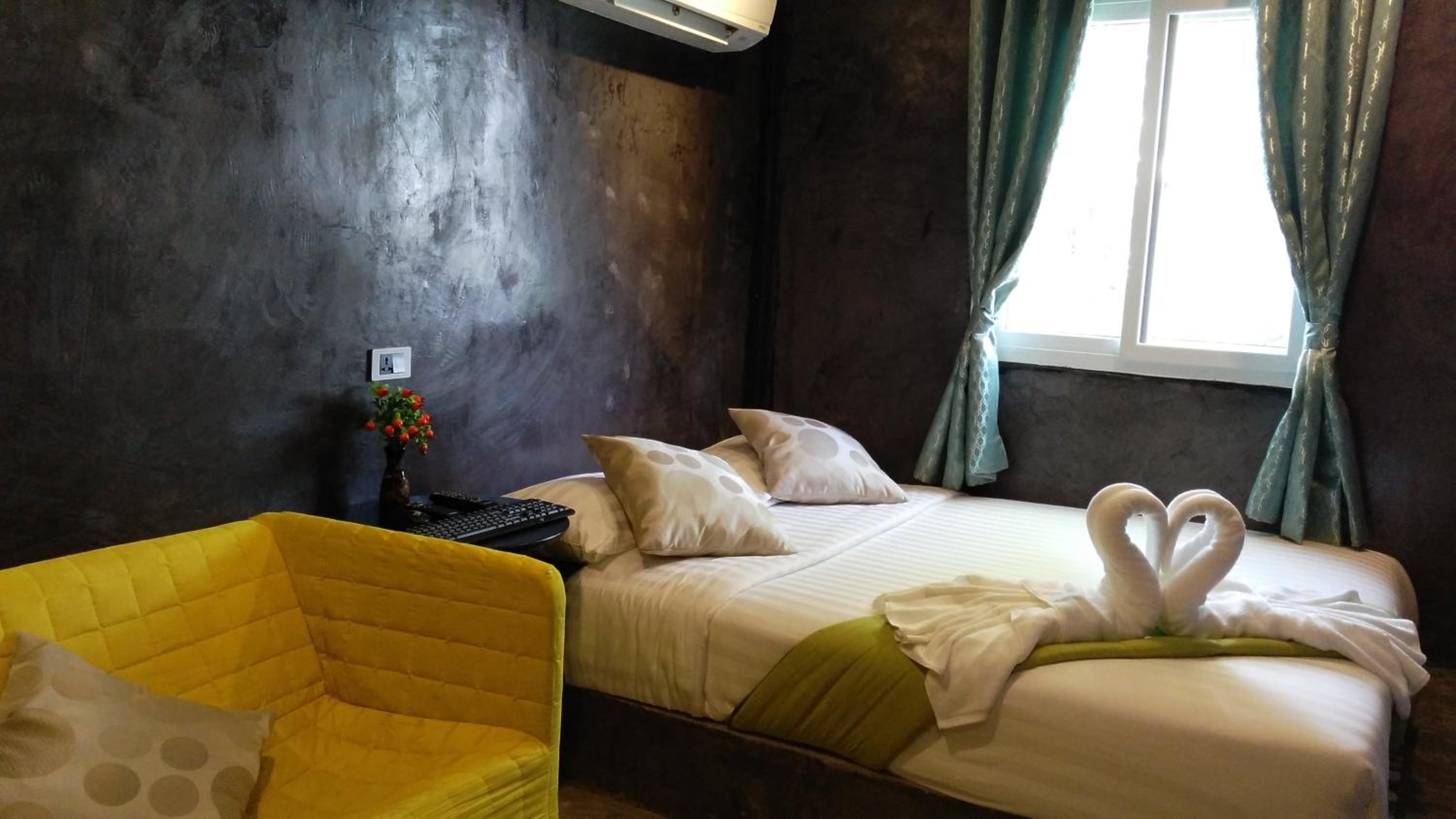Deluxe Room with Garden View - Photo 7