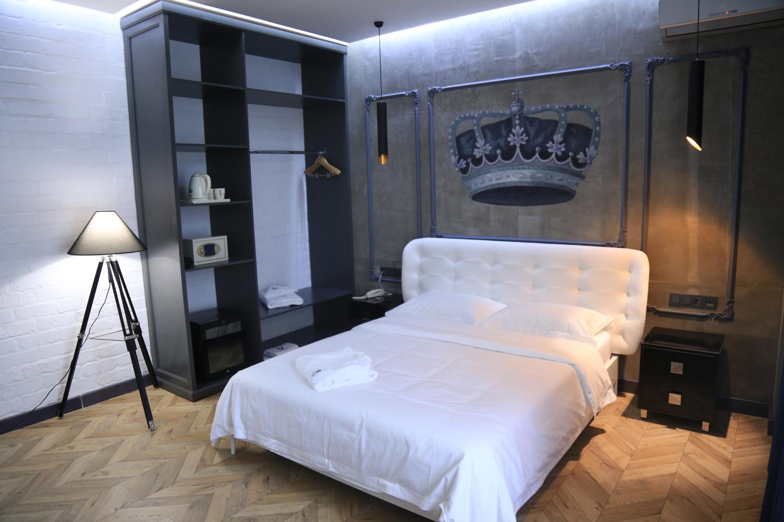 Deluxe King Room photo 1