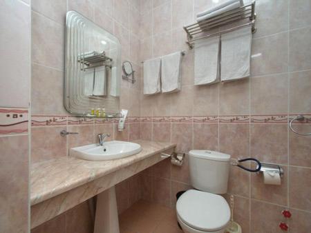 Twin Room with Shower