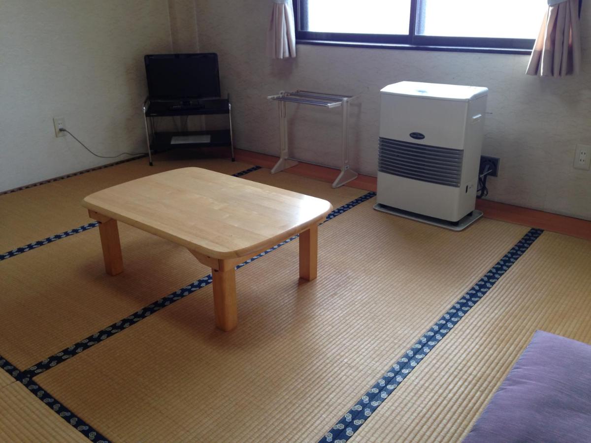 Japanese-Style Economy Room with Shared Bathroom photo 2