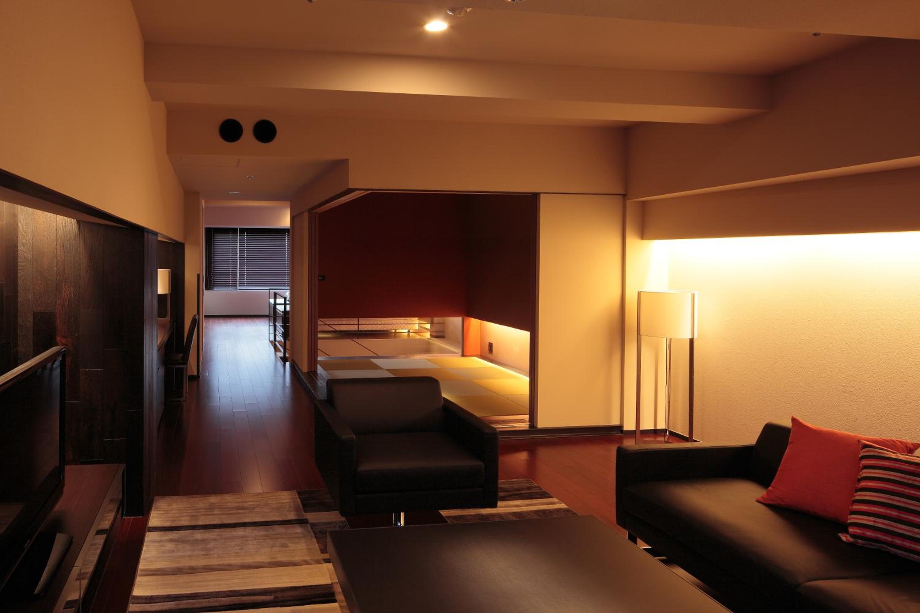 Suite with Japanese-Western Style Room with Hot Spring Bath - High-Floor - Photo 3