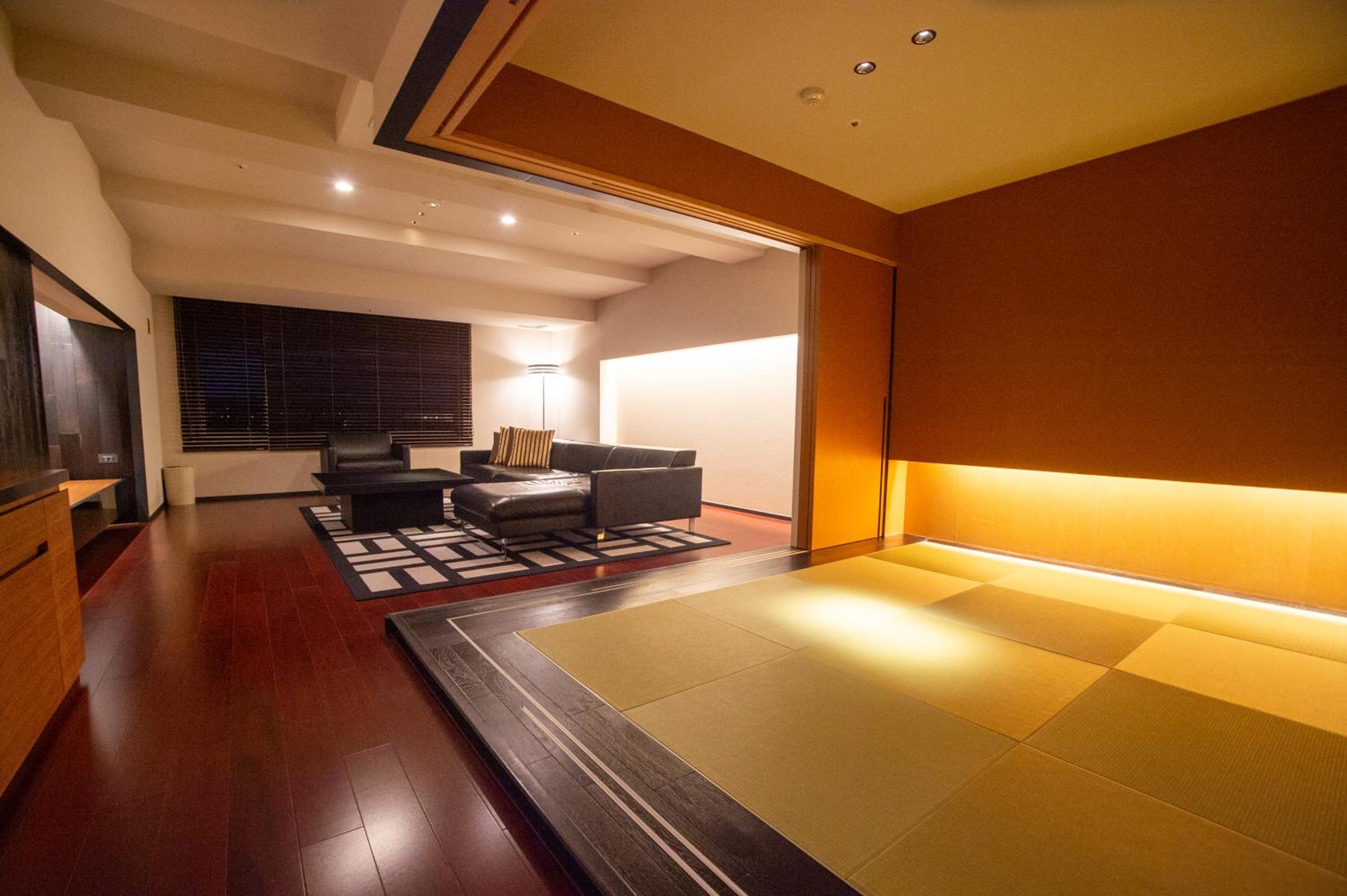 Suite with Japanese-Western Style Room with Hot Spring Bath - High-Floor - Photo 4
