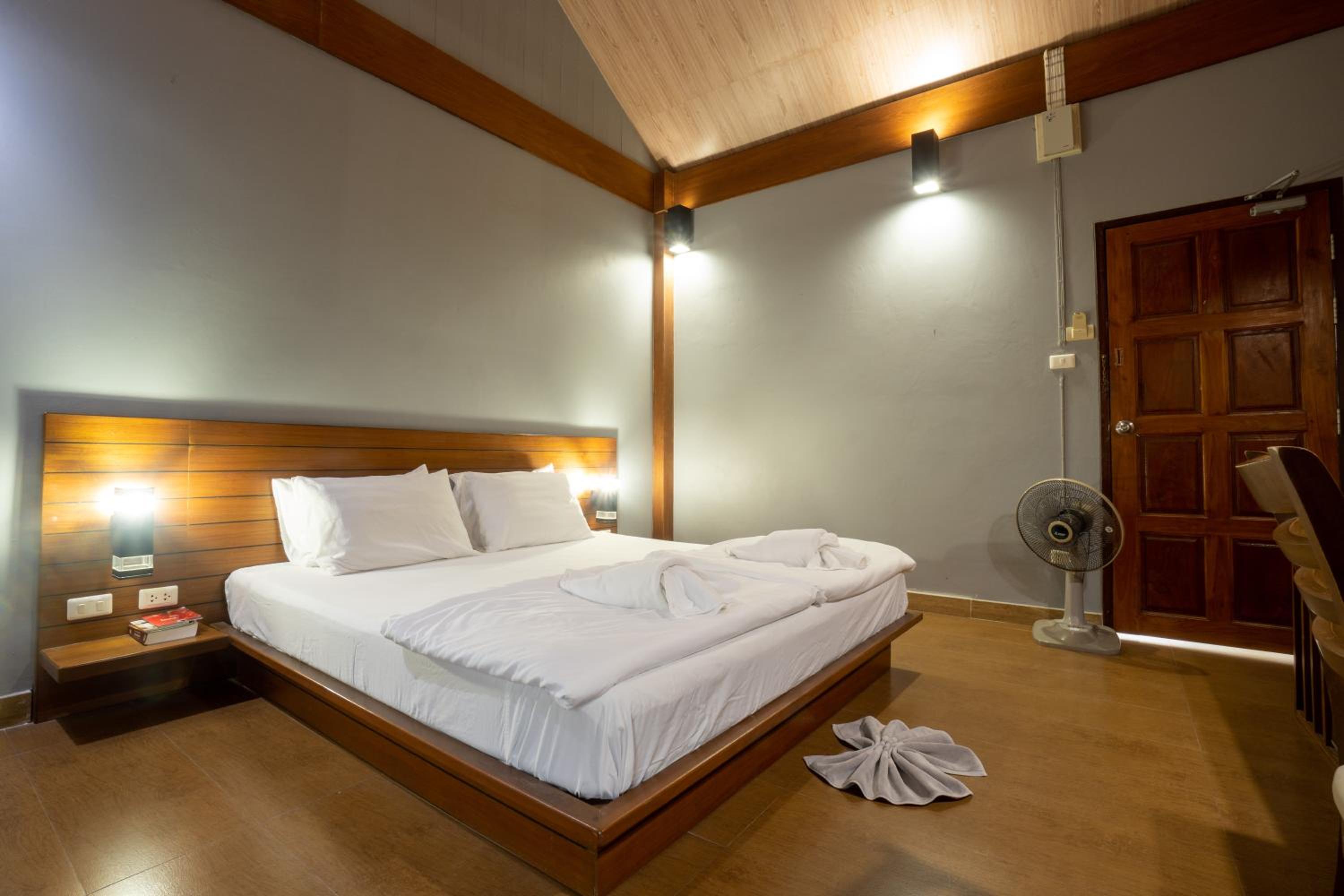 Standard King Room photo 3