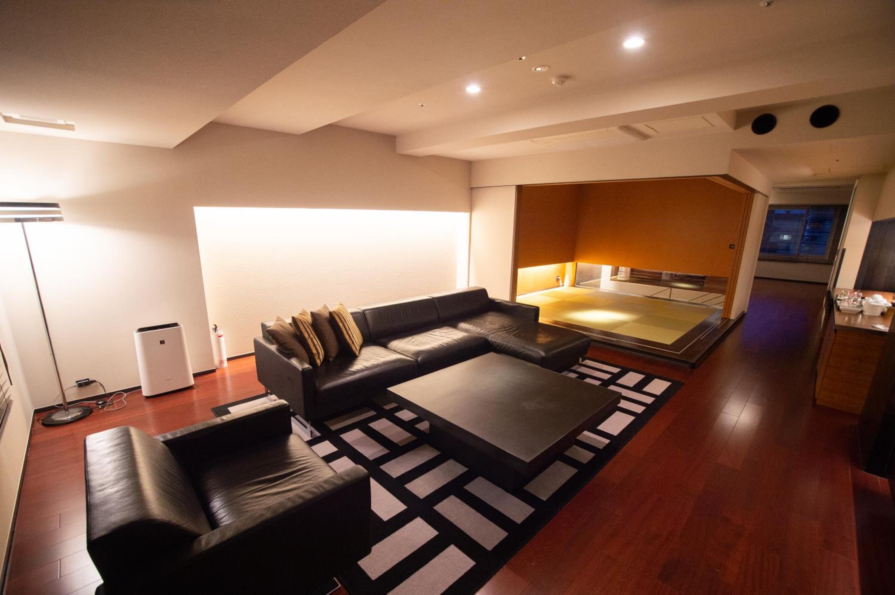 Suite with Japanese-Western Style Room with Hot Spring Bath - High-Floor - Photo 7