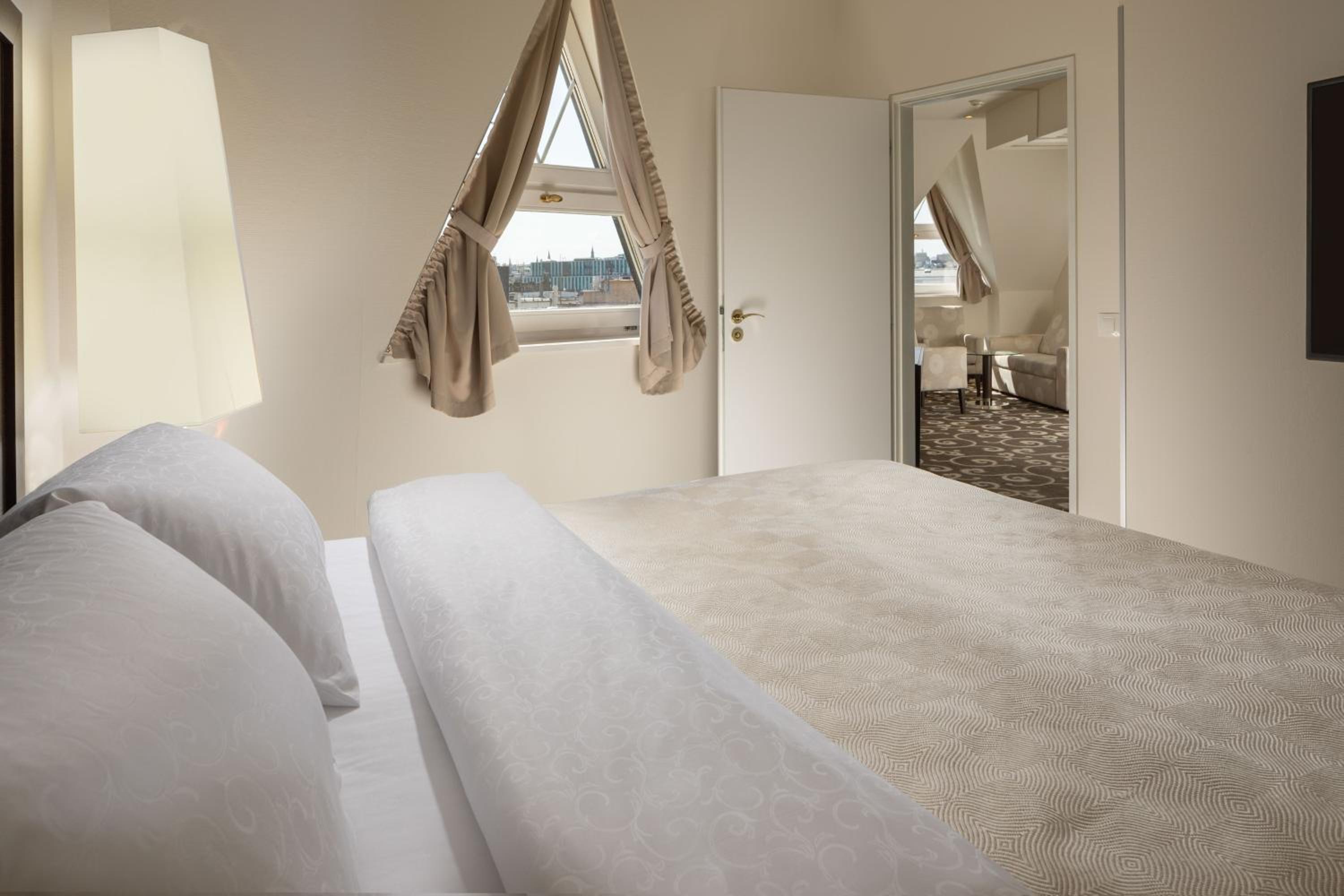 Suite with City View photo 3