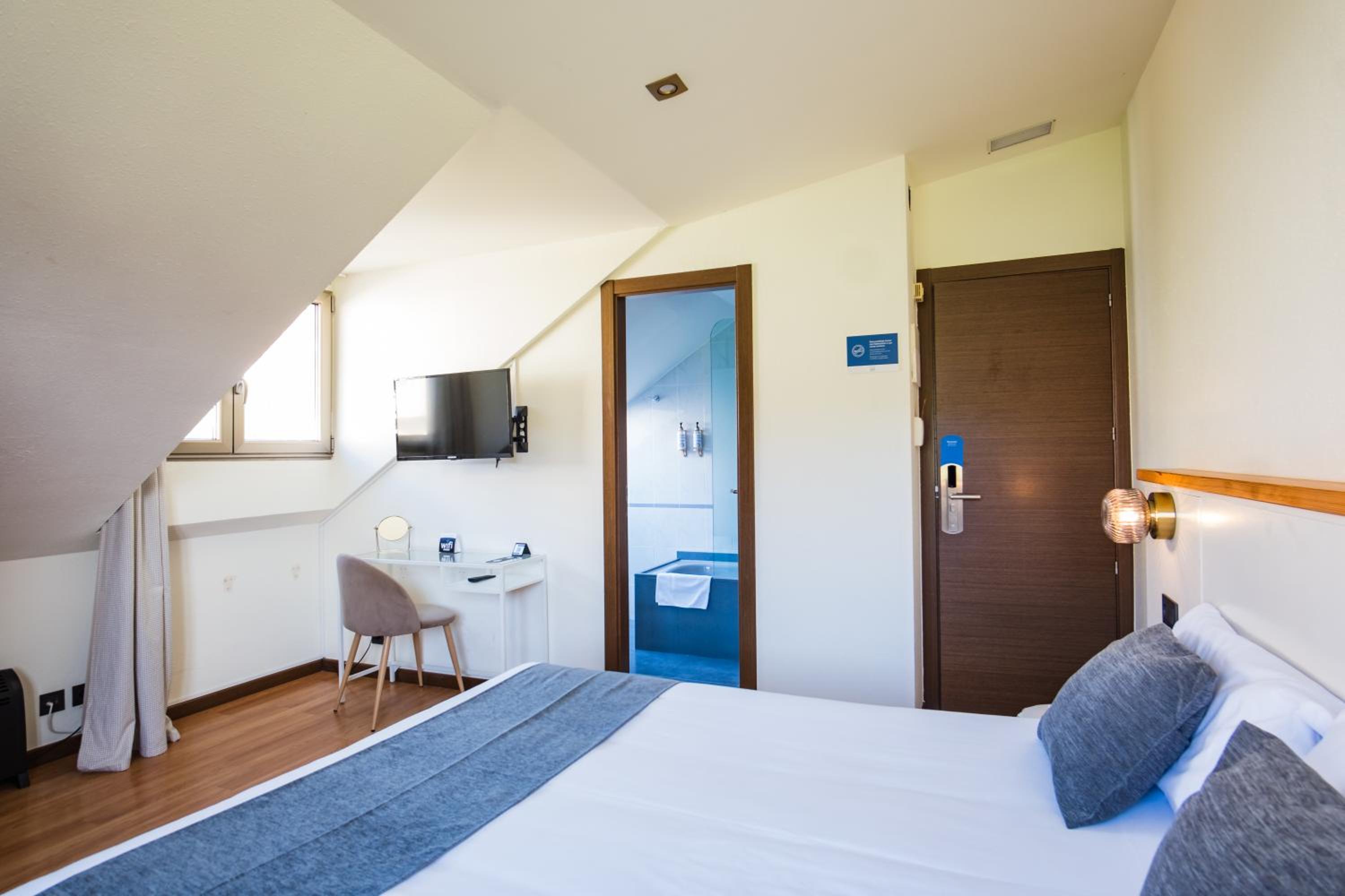 Single Room photo 2