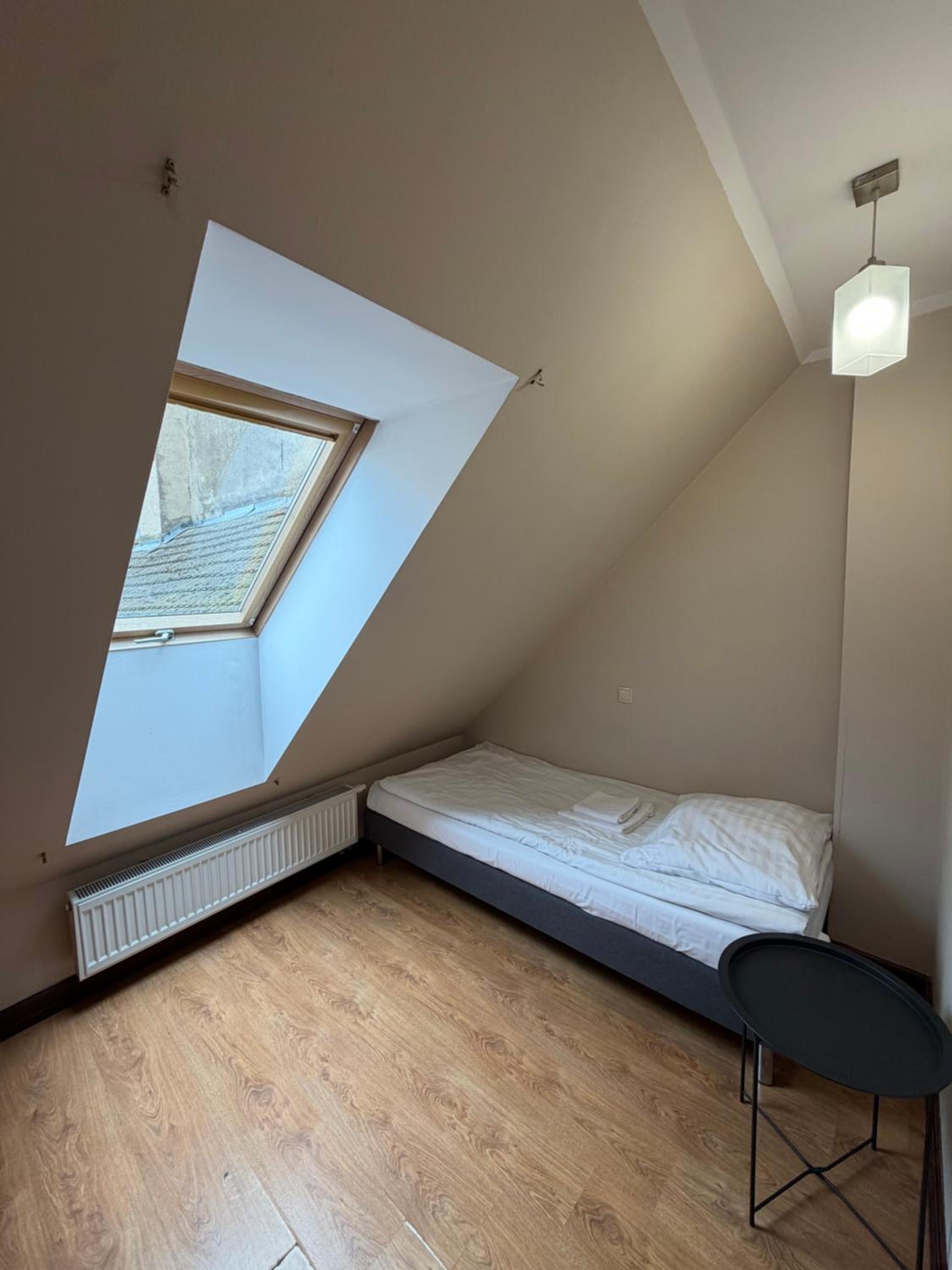 Small Single Room photo 2