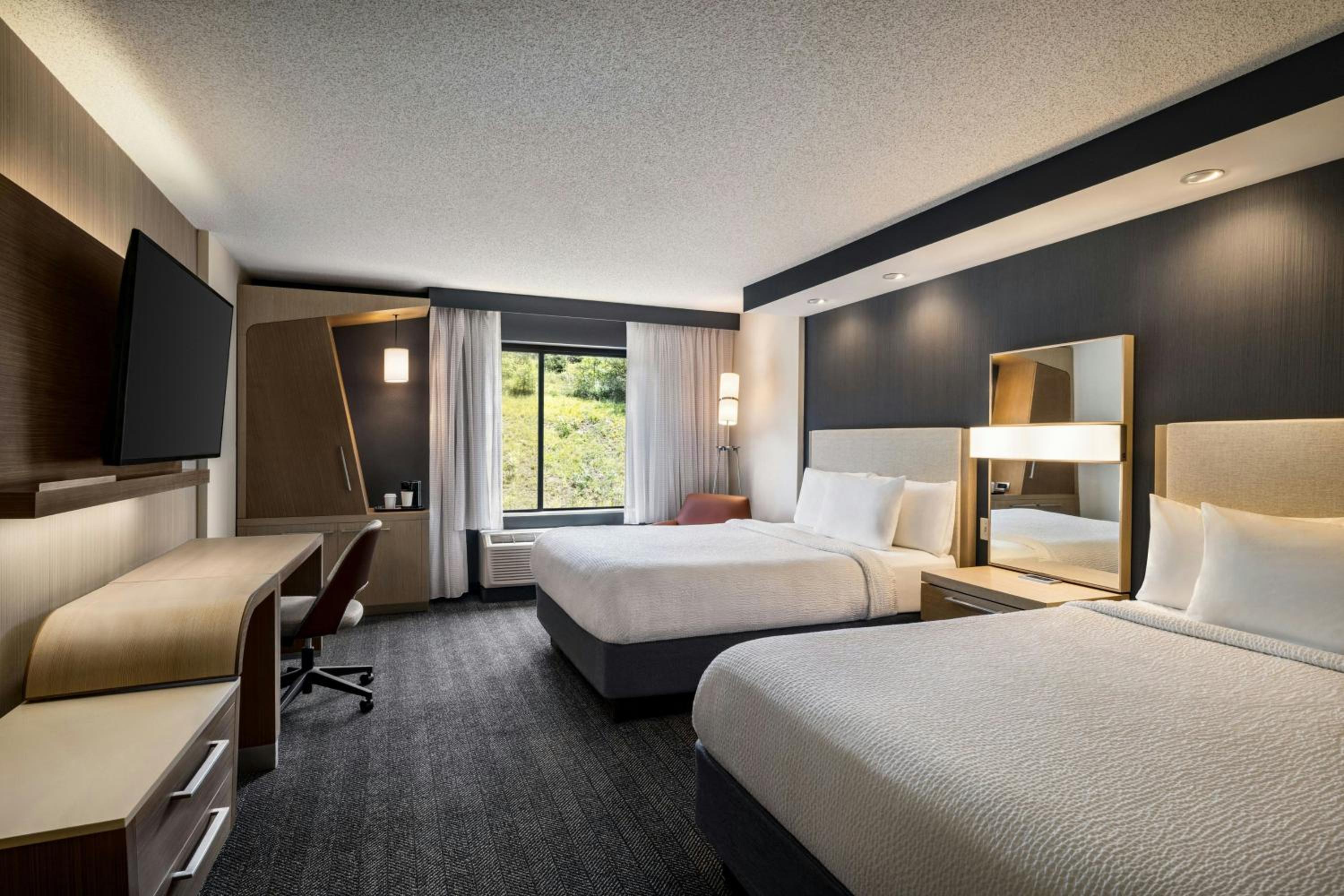 Queen Room with Two Queen Beds and Bathtub - Mobility Access/Hearing Accessible