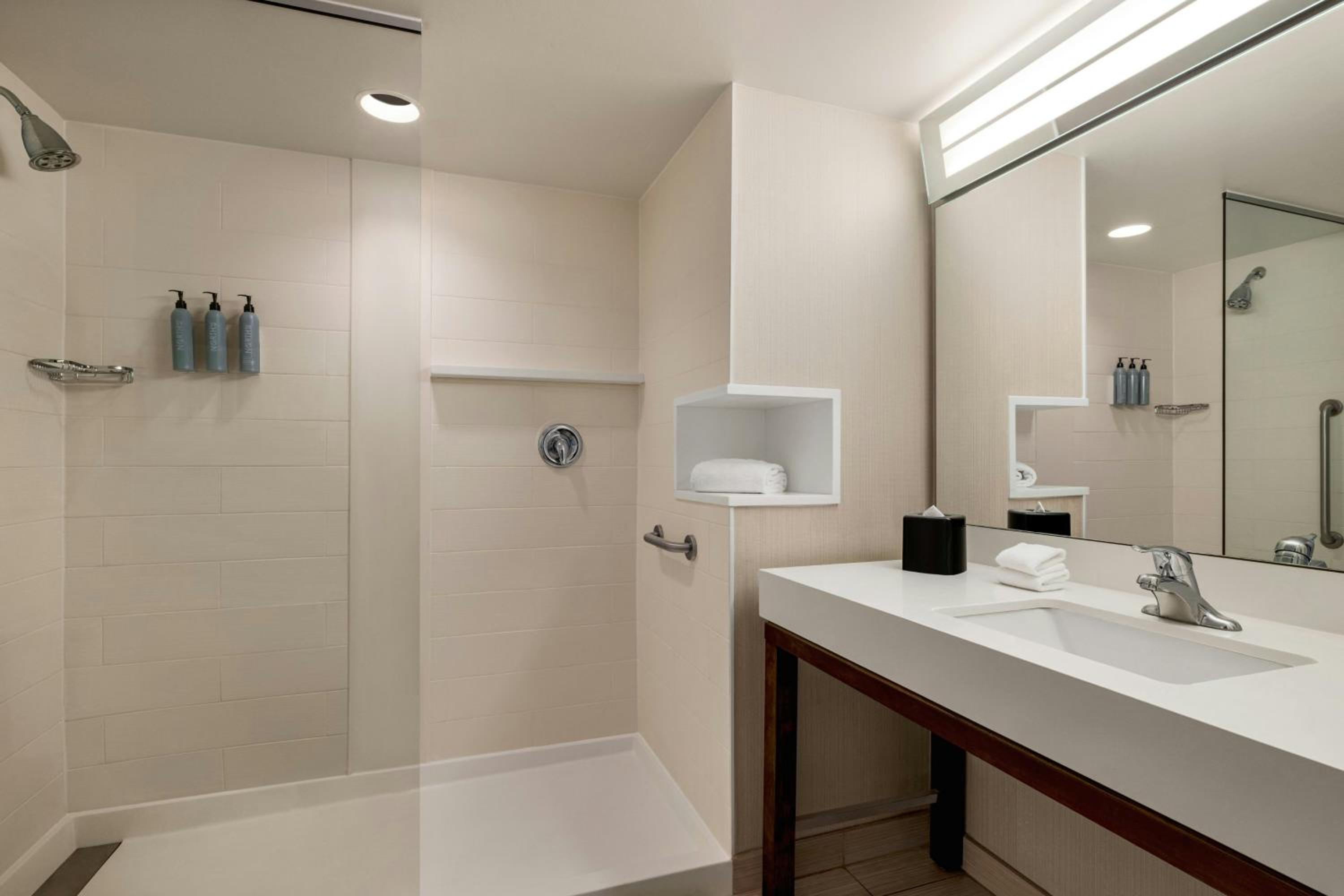 Queen Room with Two Queen Beds and Bathtub - Mobility Access/Hearing Accessible photo 1