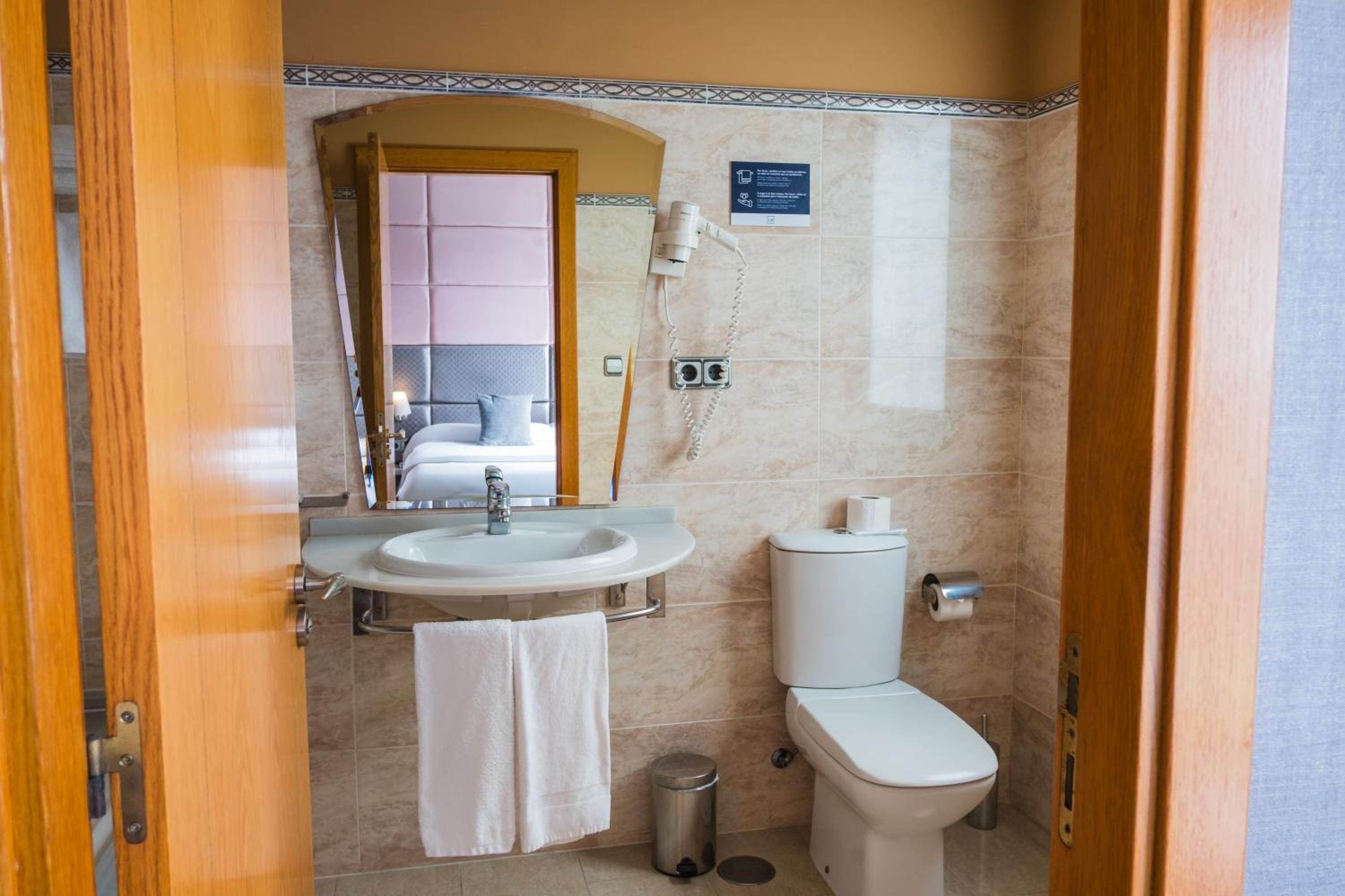 Deluxe Double Room with Balcony - Photo 1