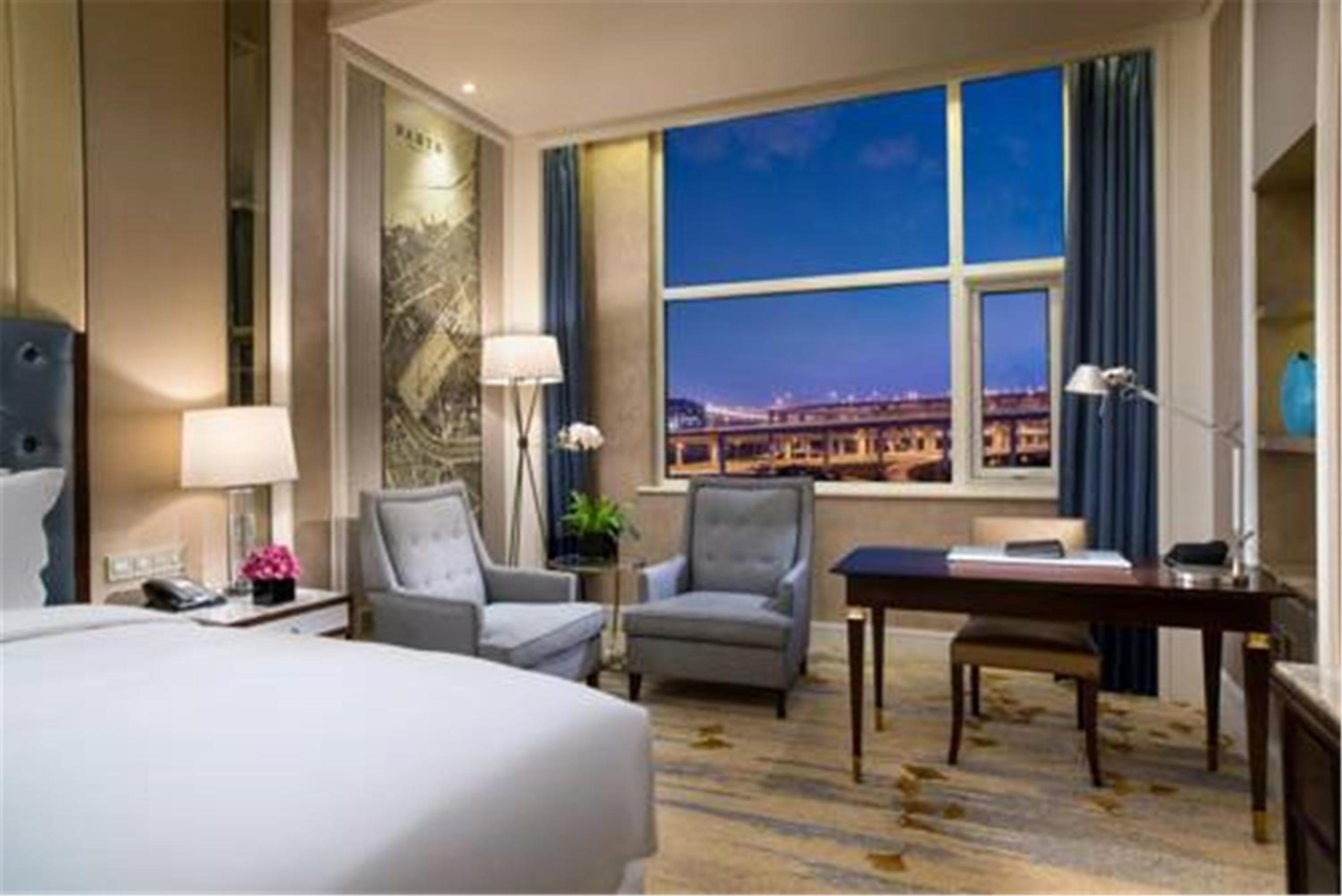 Superior King Room photo 1