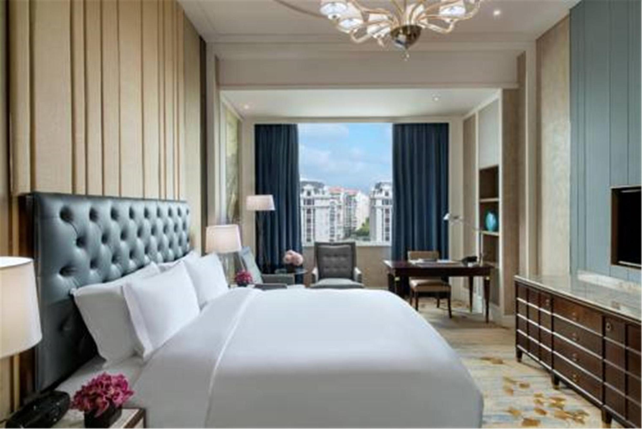 Junior King Suite photo 1