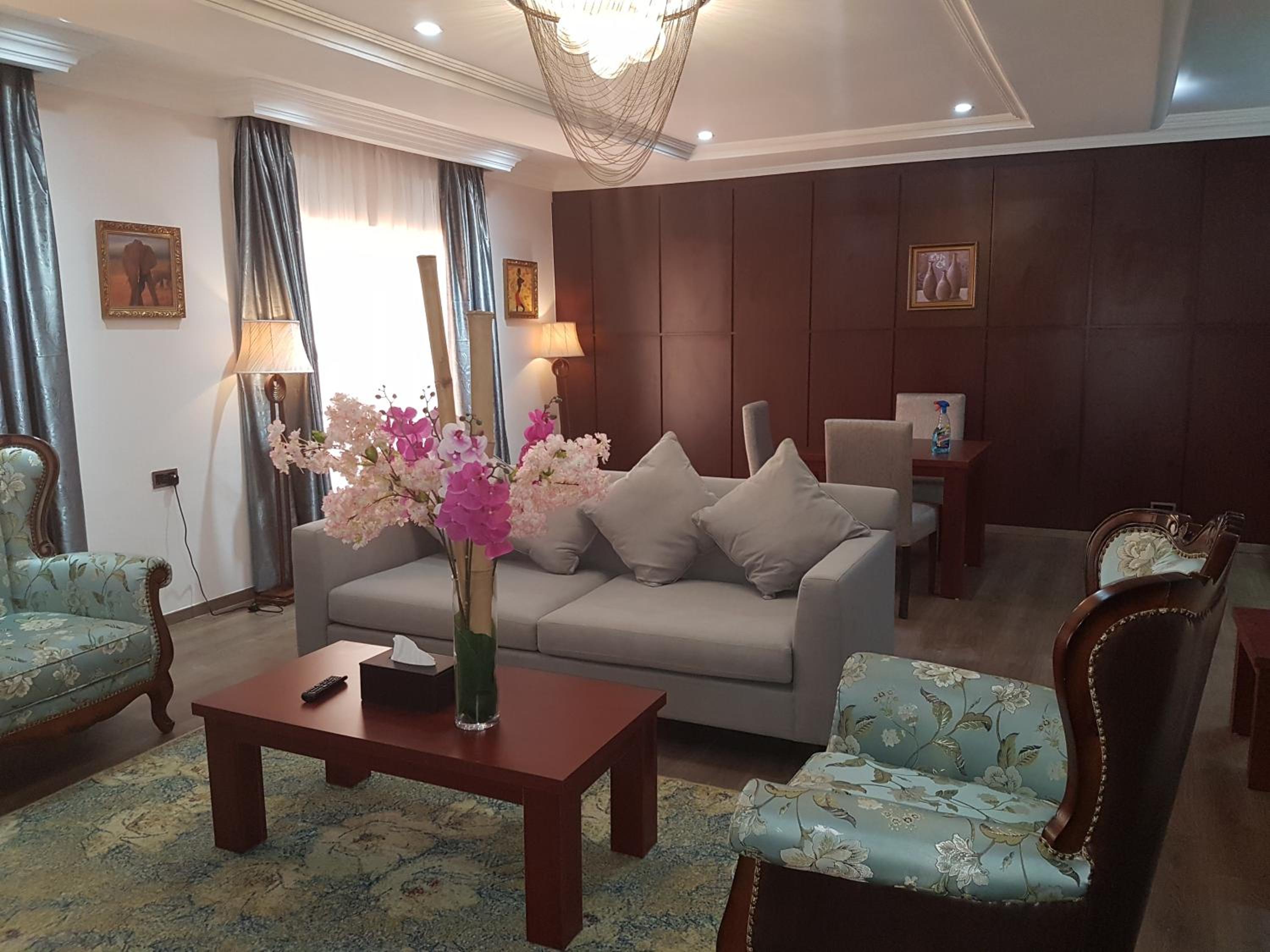 Executive Suite (Breakfast For One)