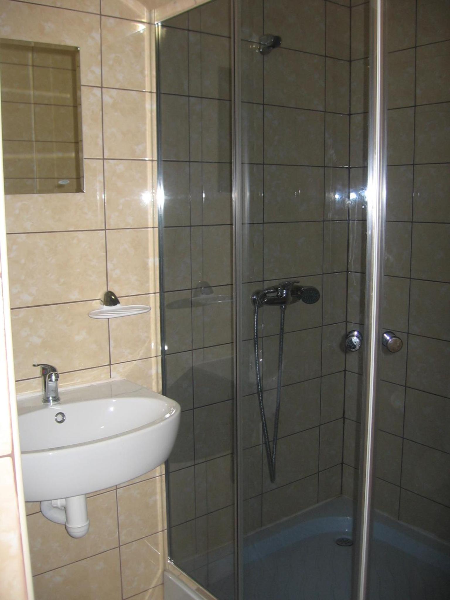 Triple Room with Bathroom - Photo 7