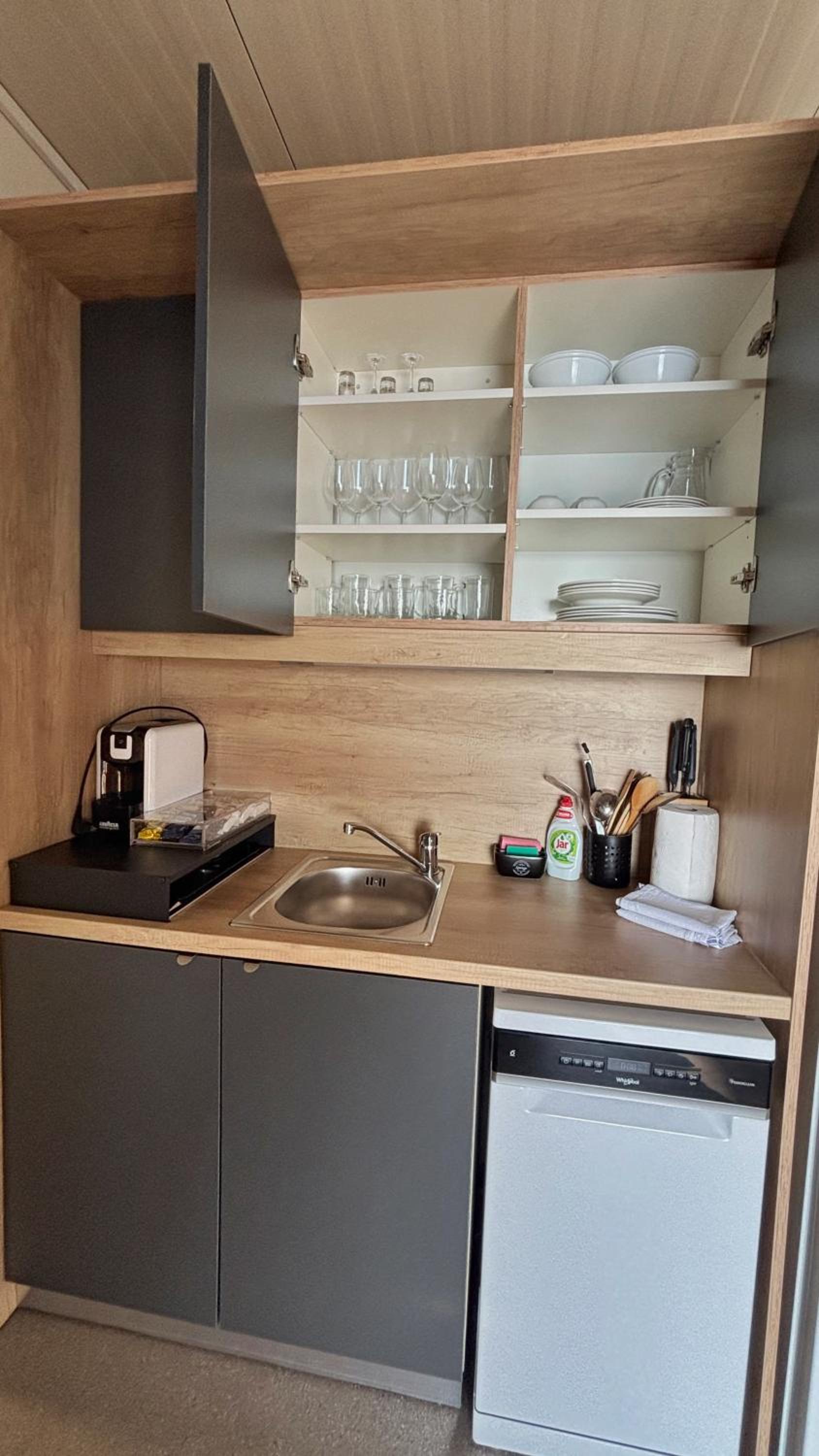 Mobile Home photo 3