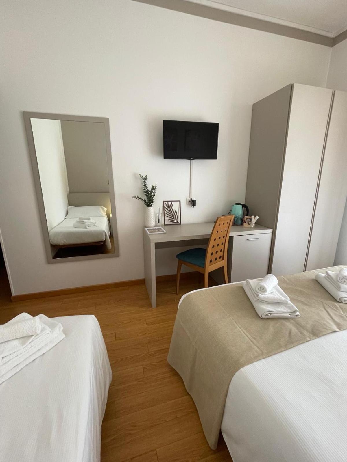 Triple Room with Terrace photo 2