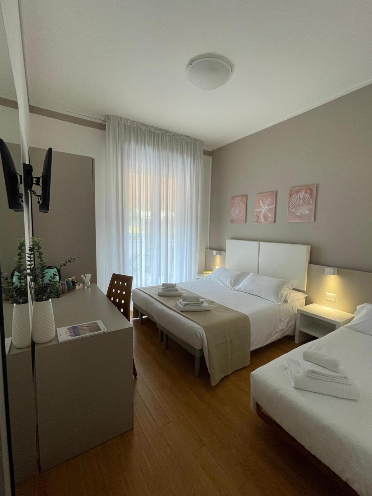 Triple Room with Terrace photo 3