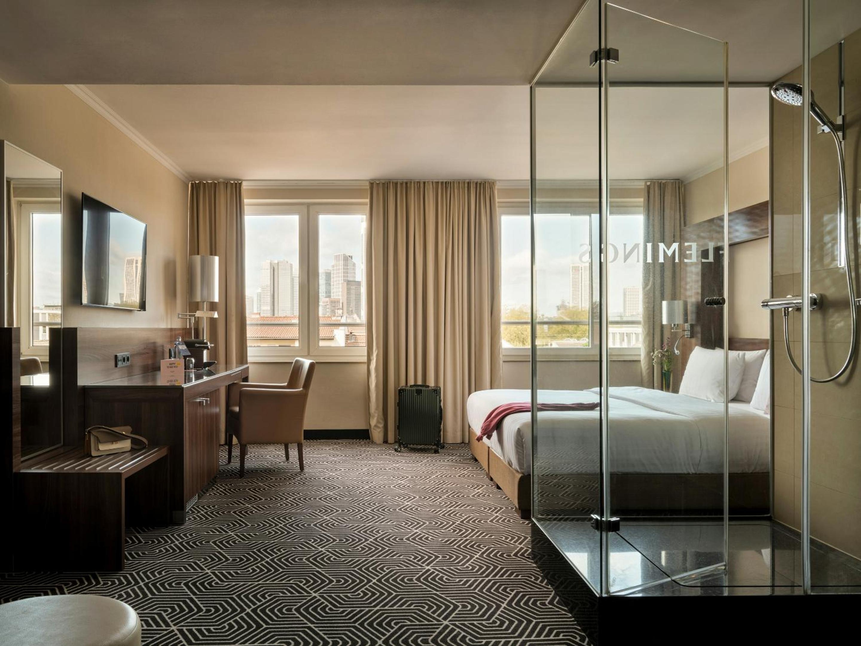 Signature King room with Skyline View  photo 3