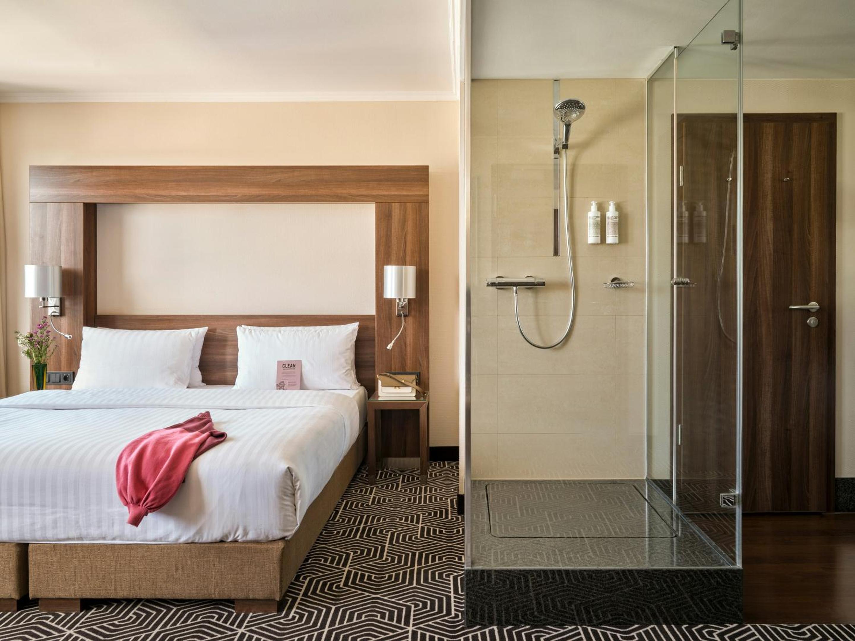Signature King room with Skyline View  photo 2