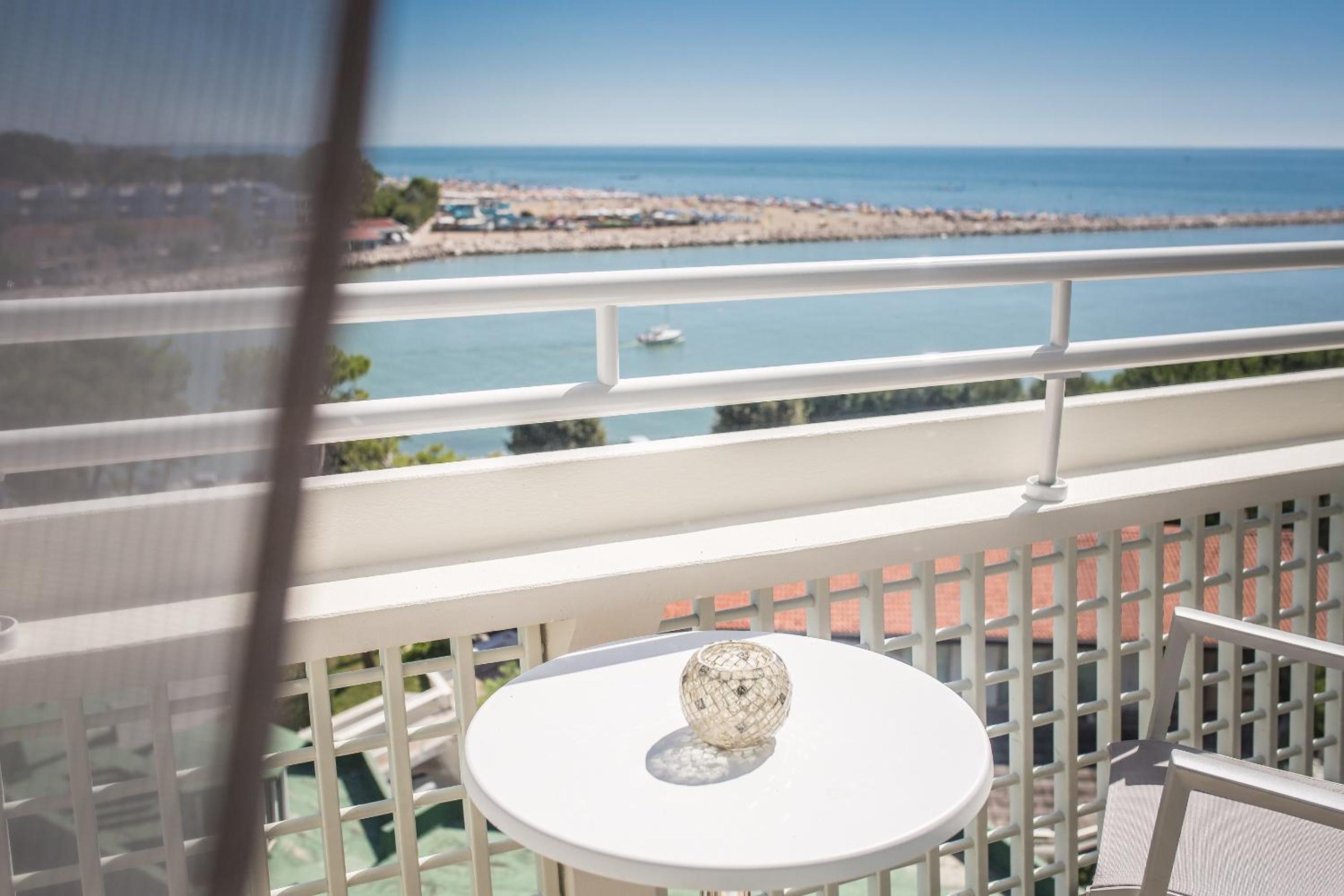 Comfort Double or Twin Room with Partial Sea View  - Photo 3