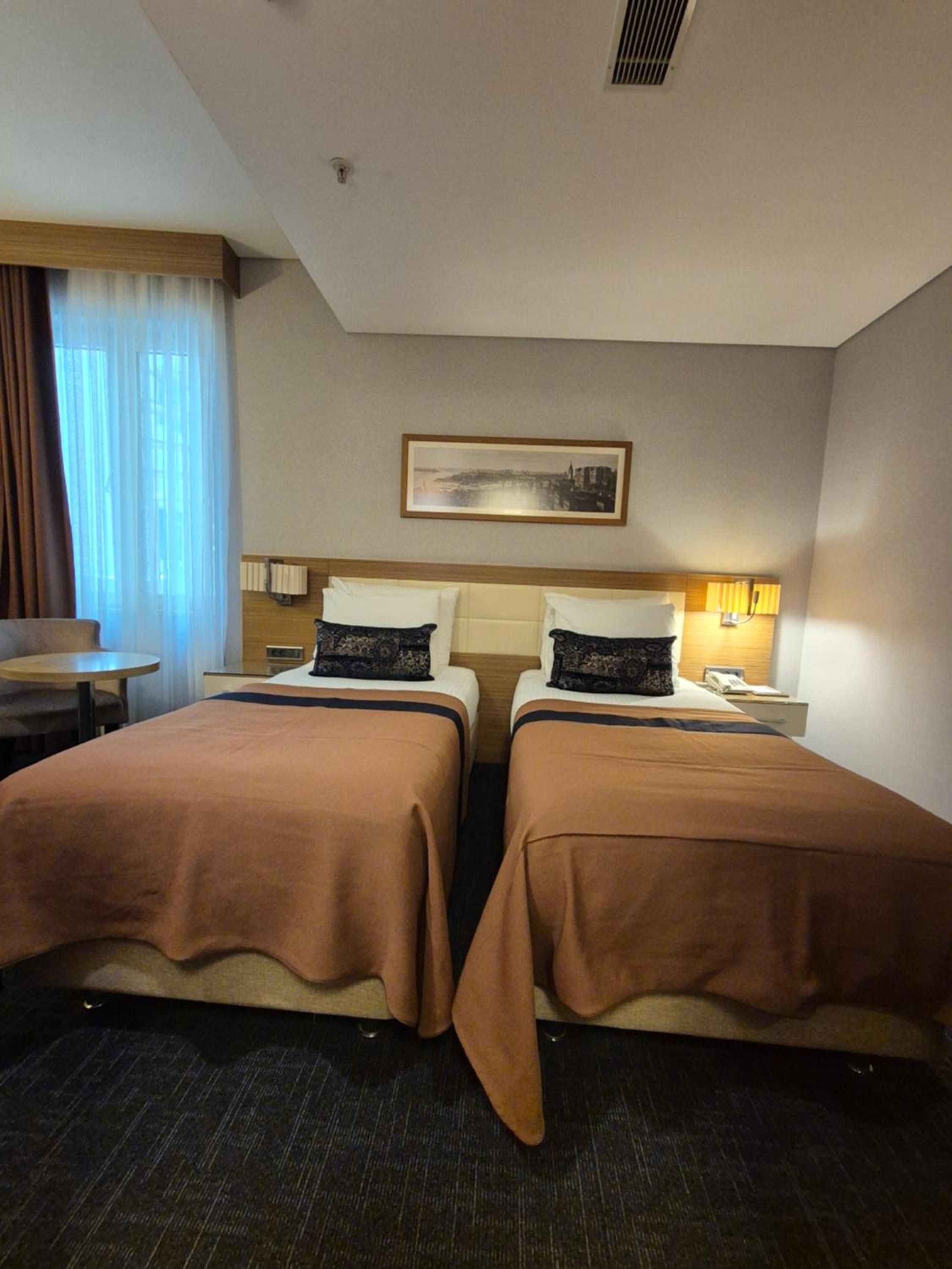 Economy Twin Room photo 2