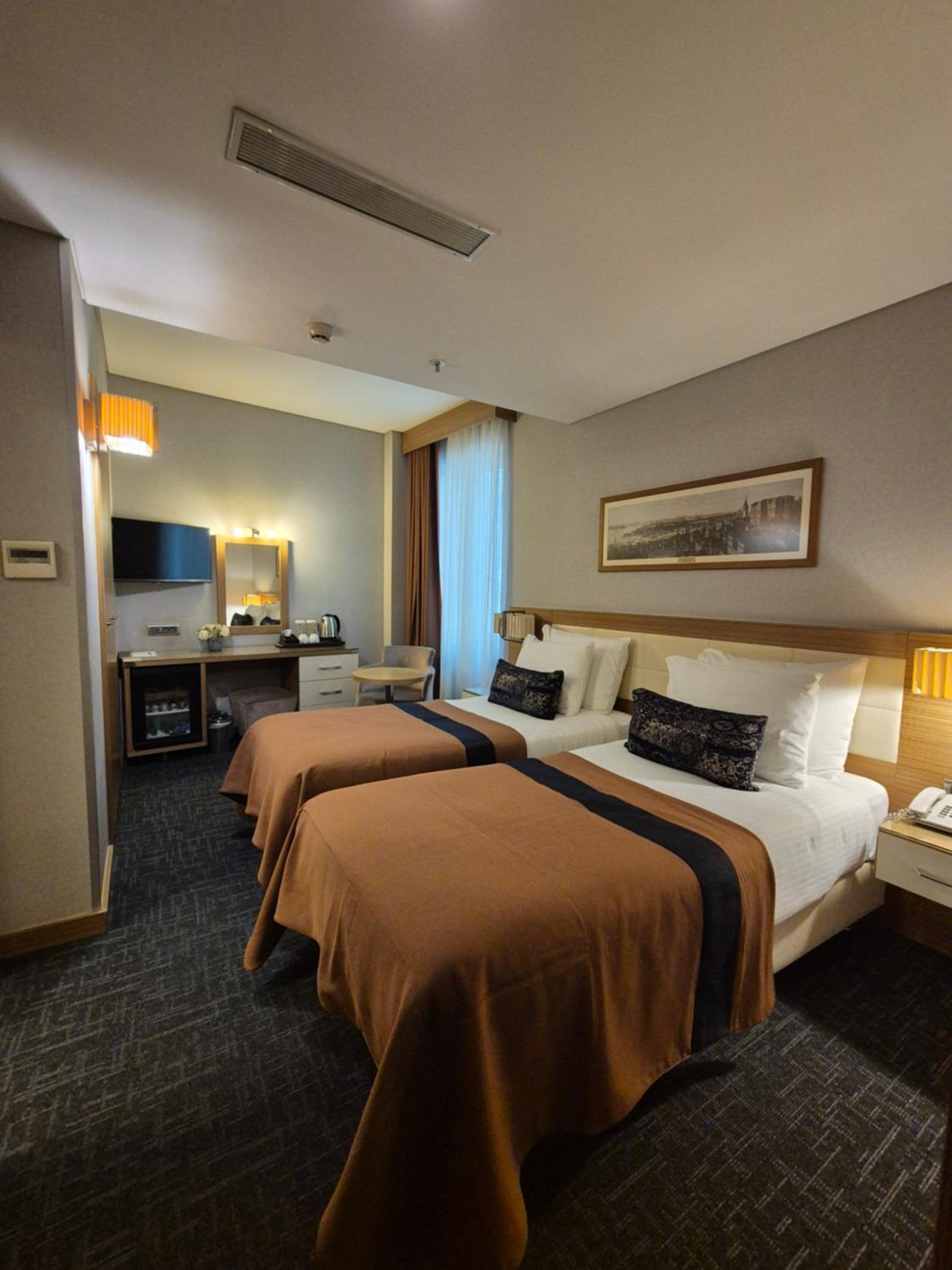 Economy Twin Room photo 3