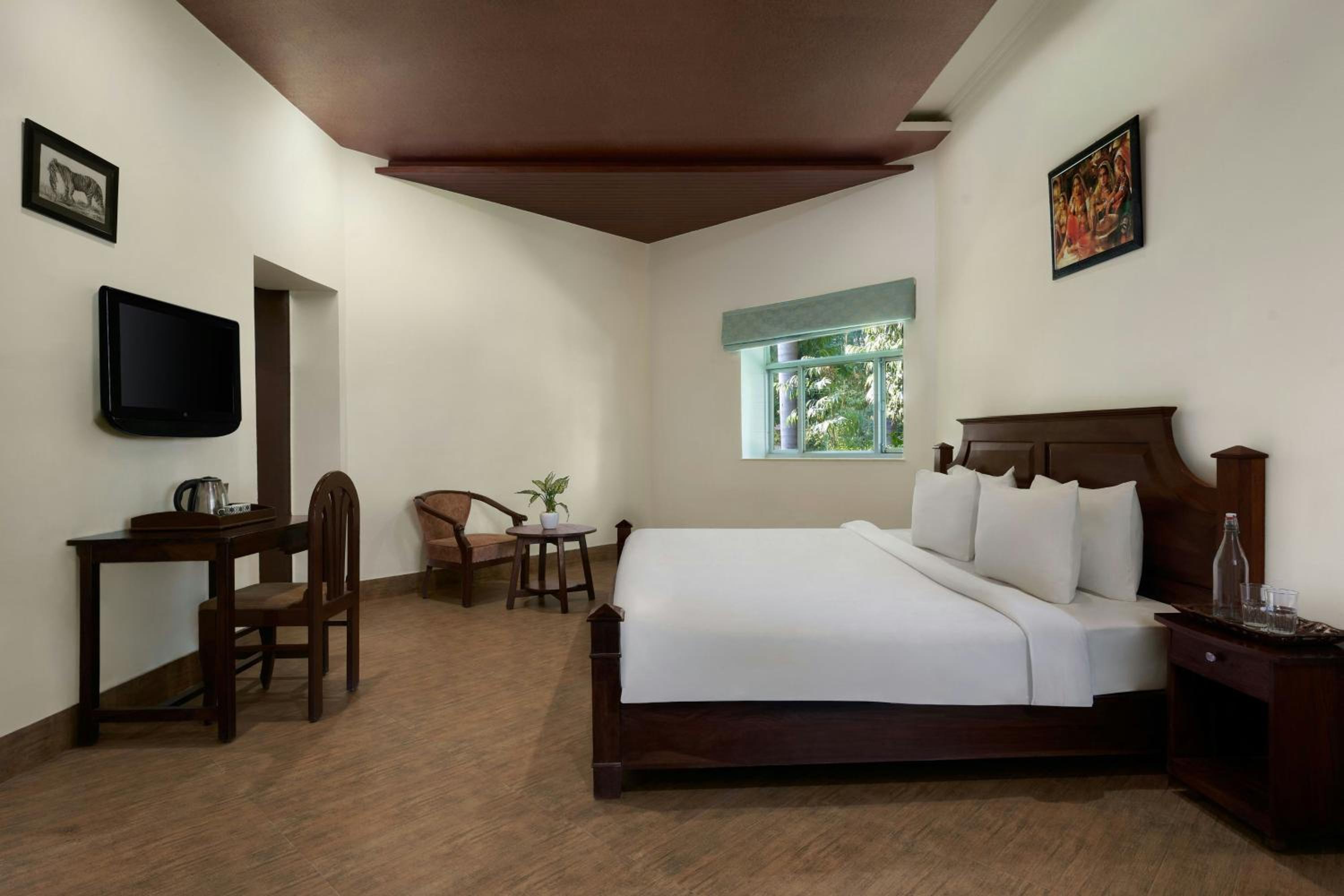 Winter Green Premium Cottage with King Bed and Resort View - Photo 1