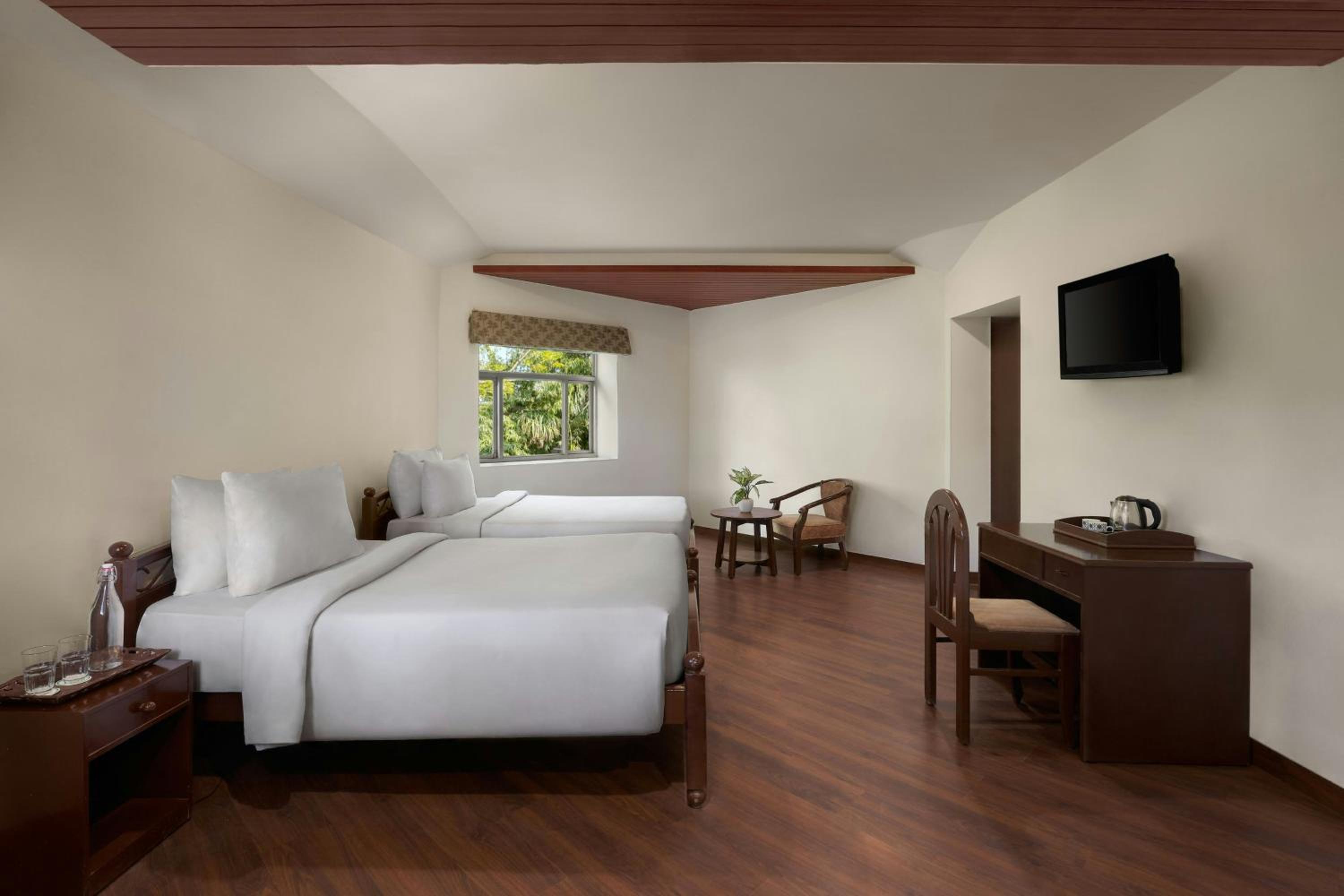 Winter Green Cottage with Two Single Beds and Resort View - Photo 1