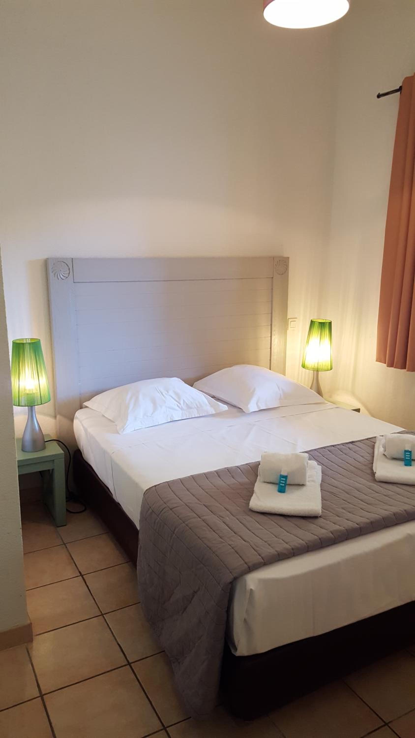 3-Room Apartment For 6 People - Bed Linen, Towels, Tv And Parking Included