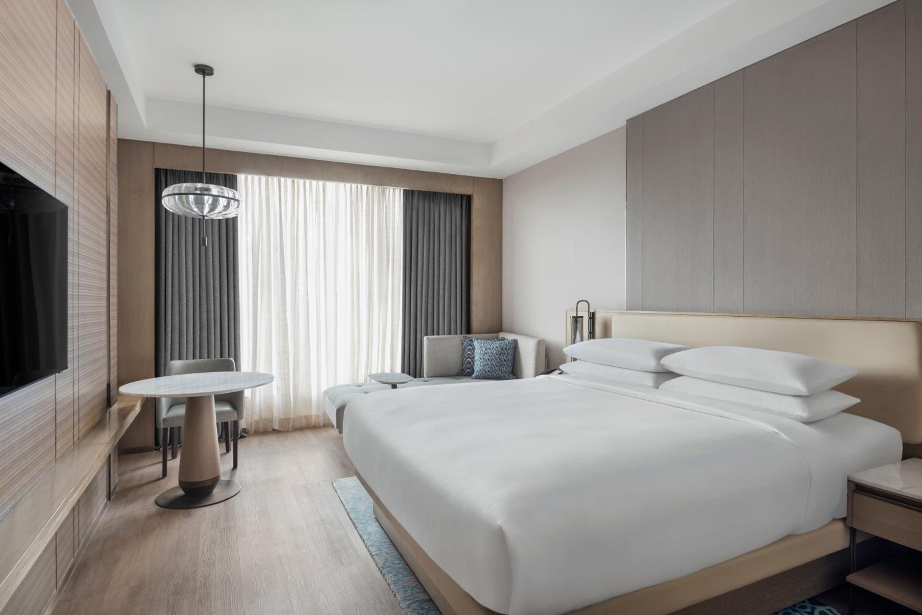 Club King Room with City View - Executive Lounge Access