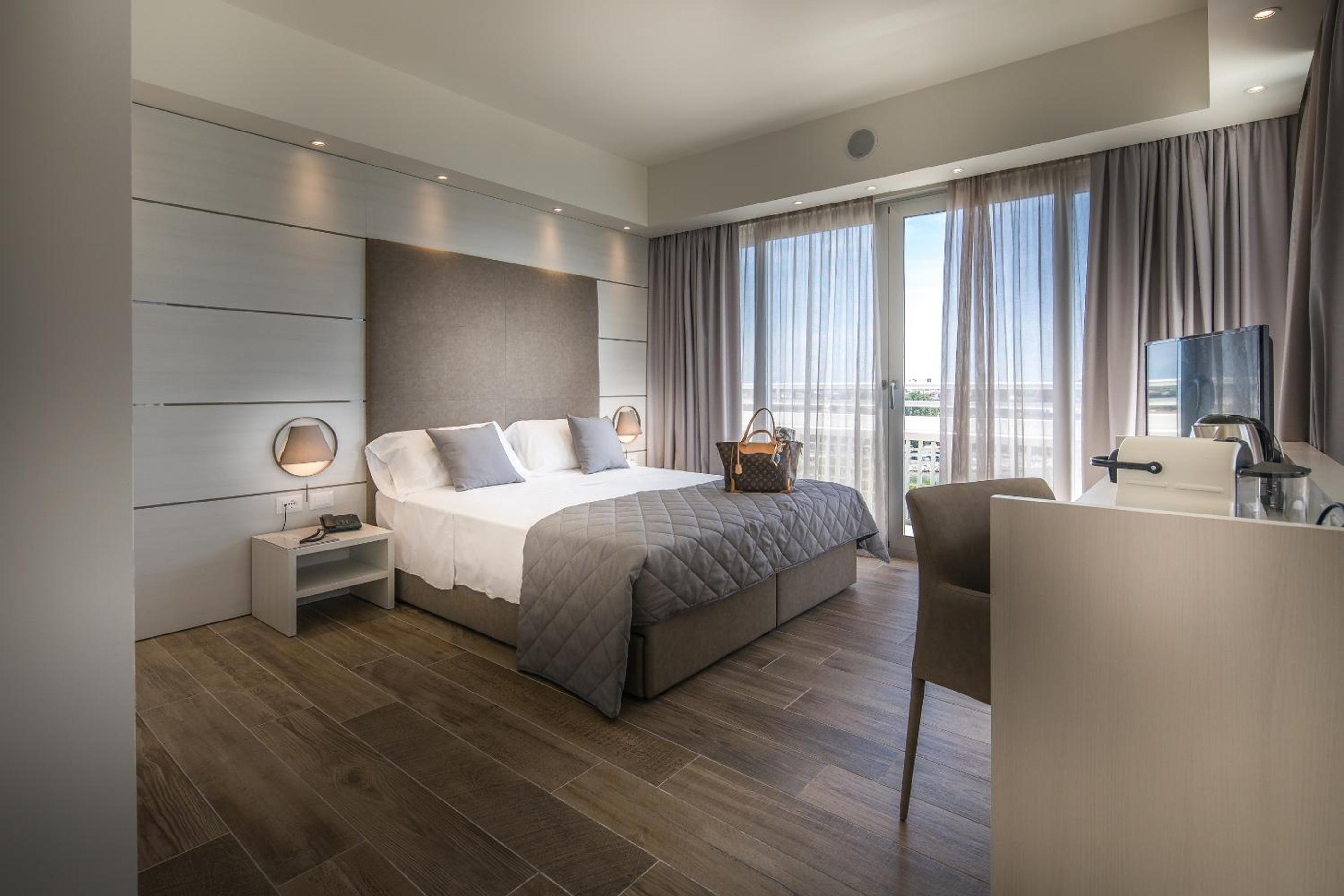 Comfort Double or Twin Room with Sea View - Photo 1