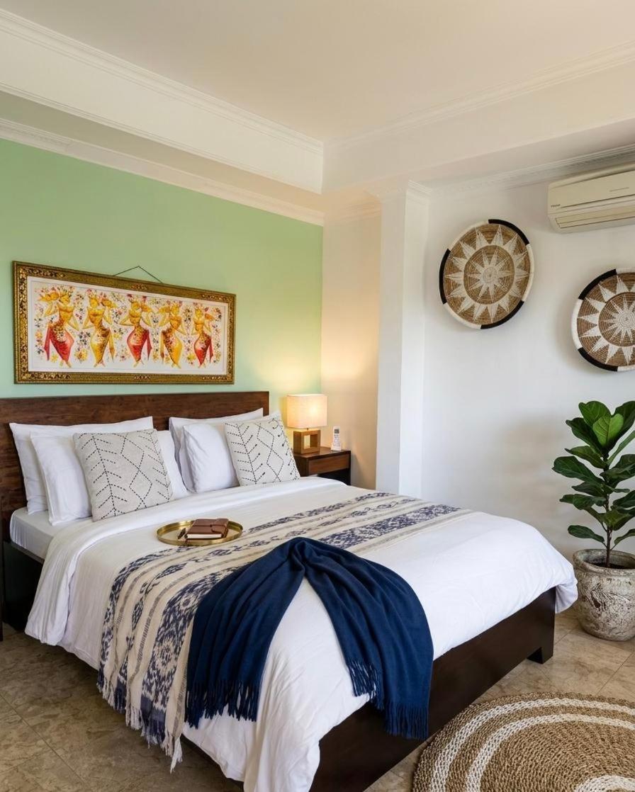 Queen Room with Pool View
