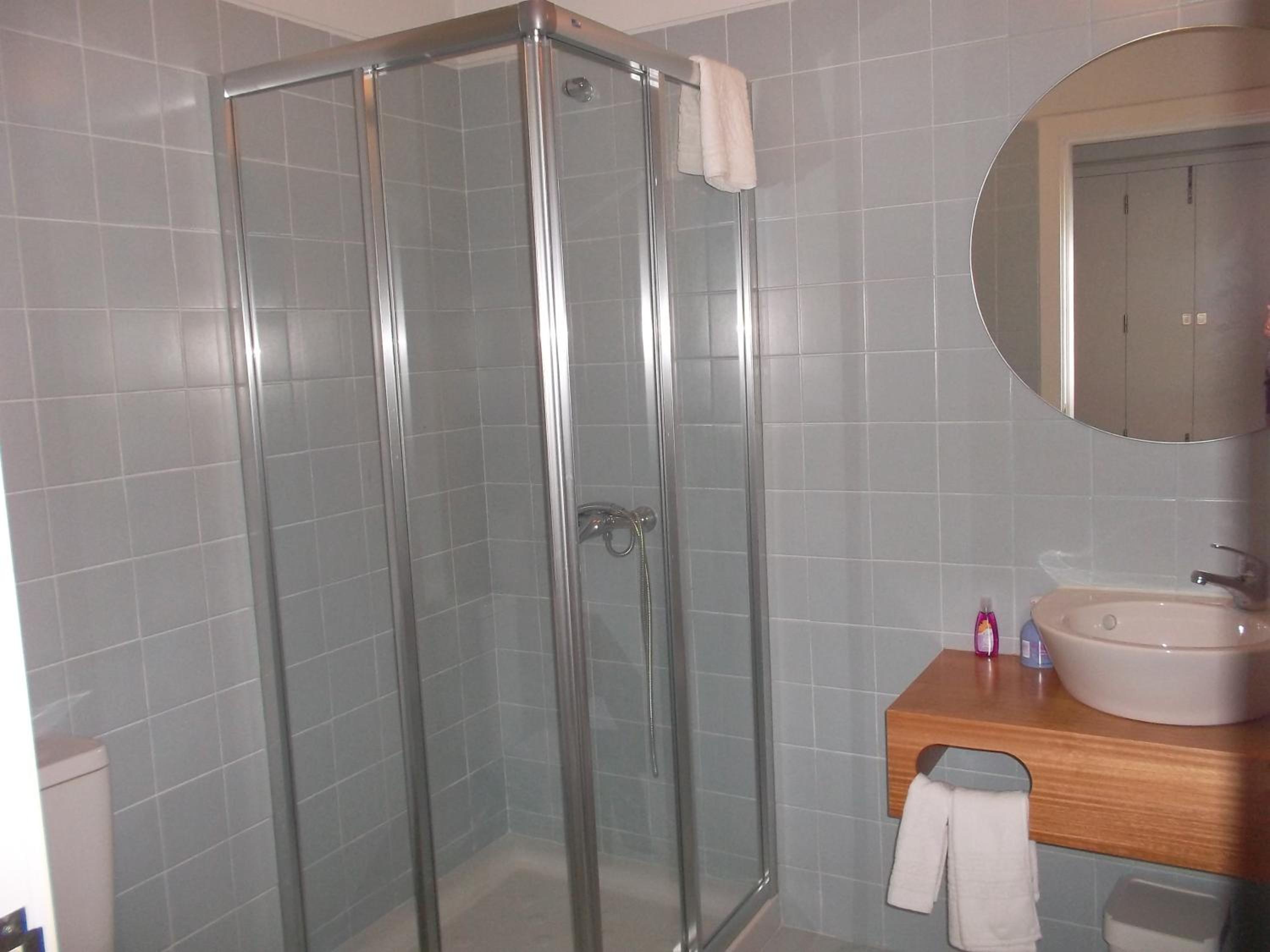 Twin Room - Photo 2