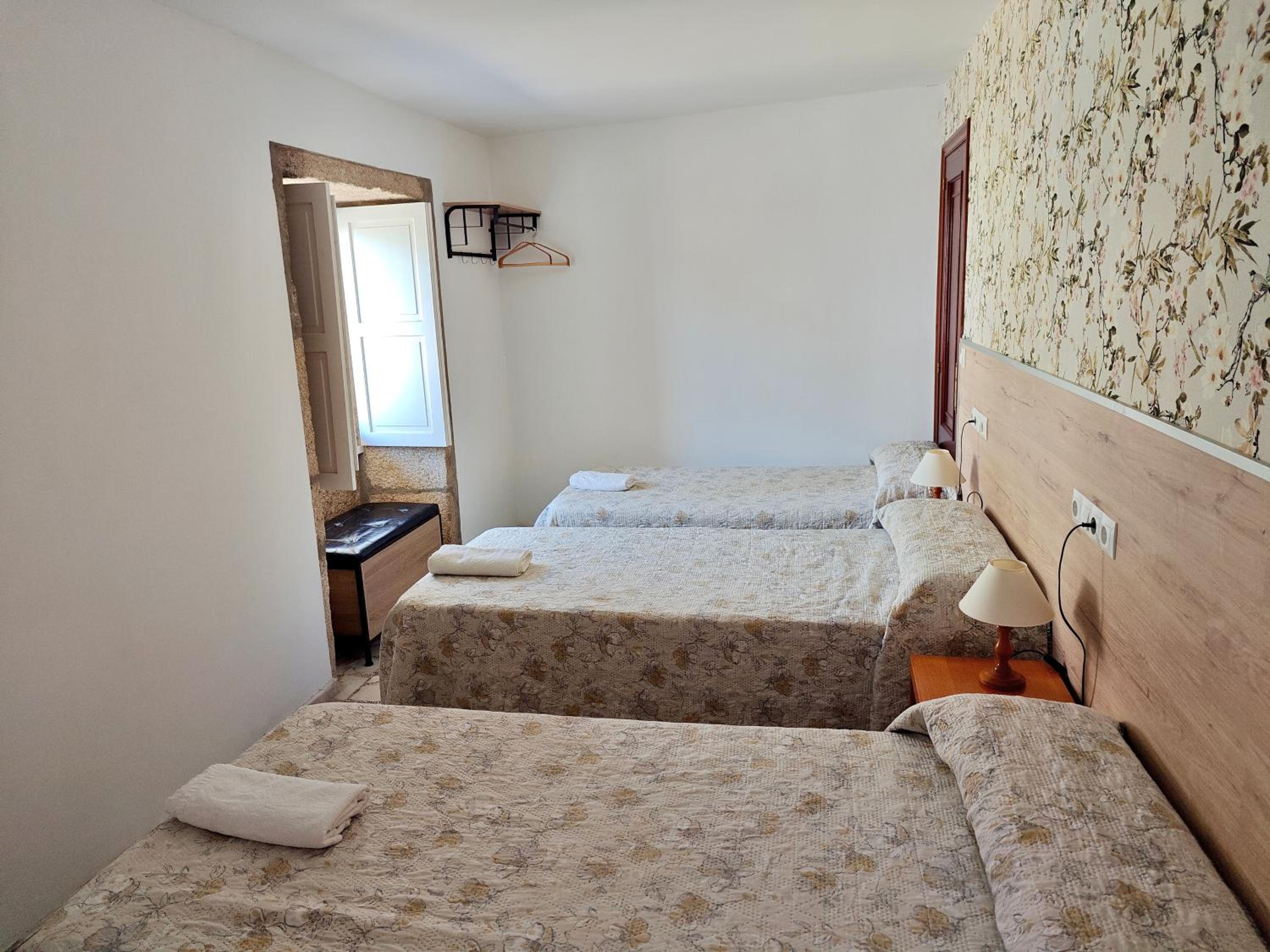 Basic Triple Room with Shared Bathroom