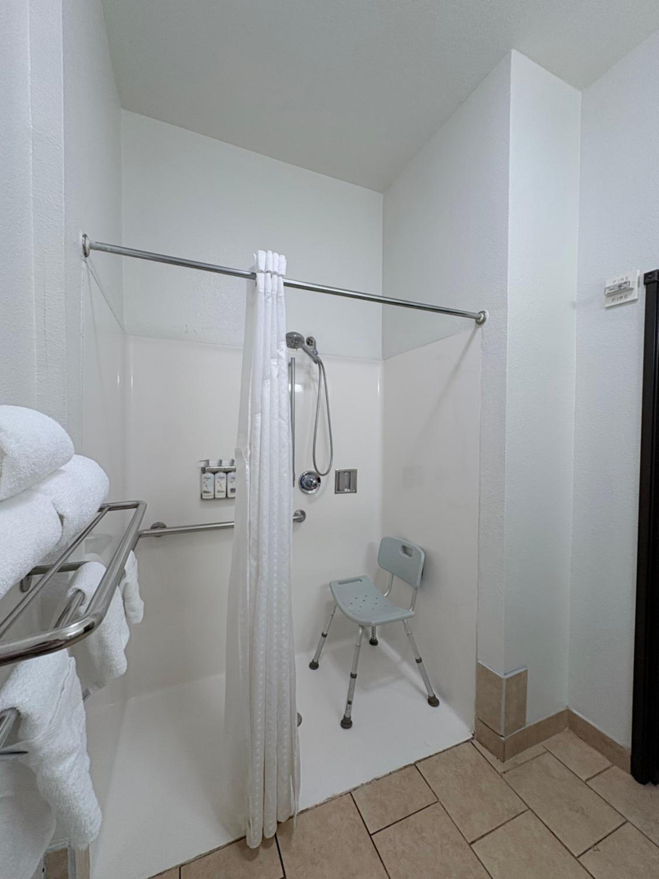 Quadruple Room with Two Queen Beds and Roll-In Shower - Disability Access/Non Smoking photo 1