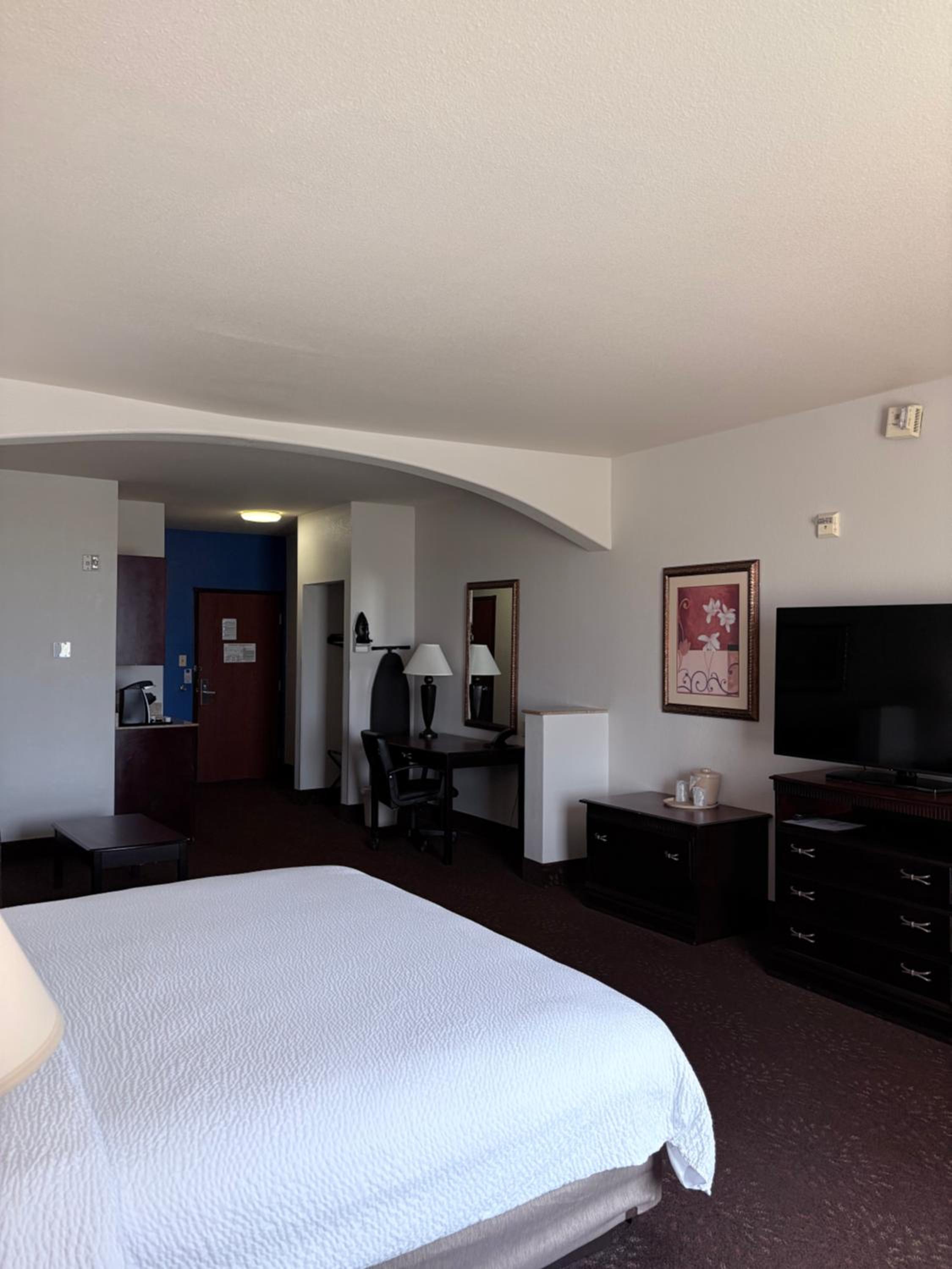 King Suite - Non Smoking photo 1