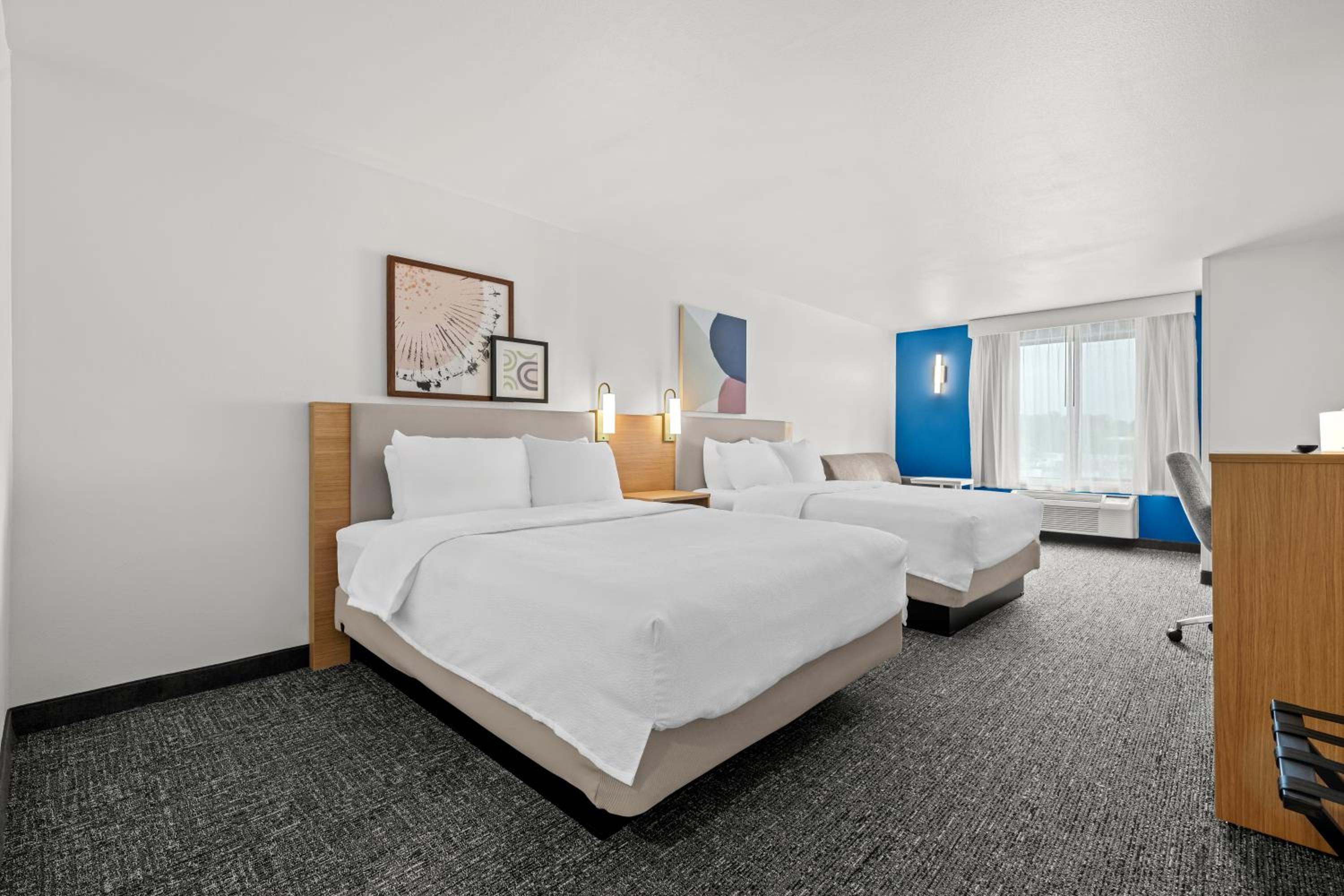 Queen Room with Two Queen Beds - Photo 1