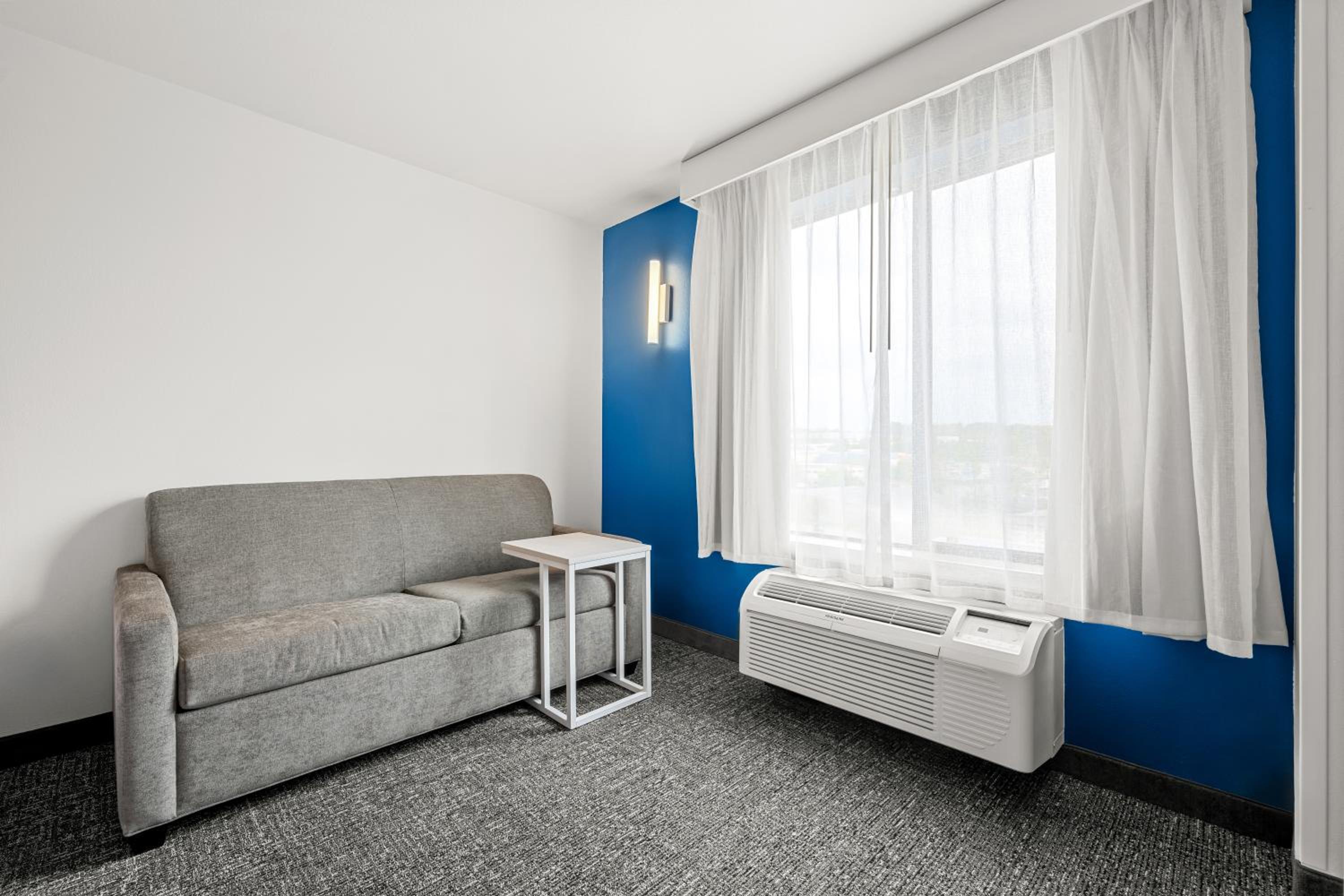 Queen Studio with Two Queen Beds and Sofa Bed - Photo 2