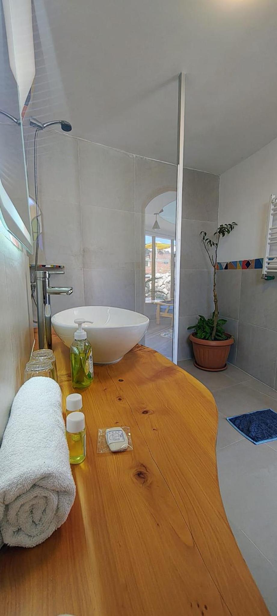 Deluxe King Room photo 1