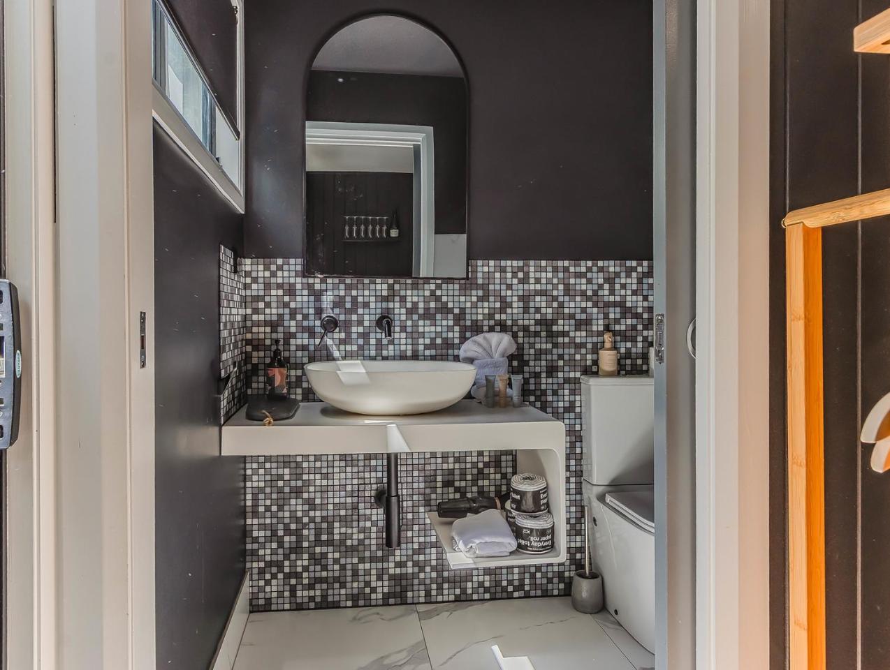 One-Bedroom House photo 1