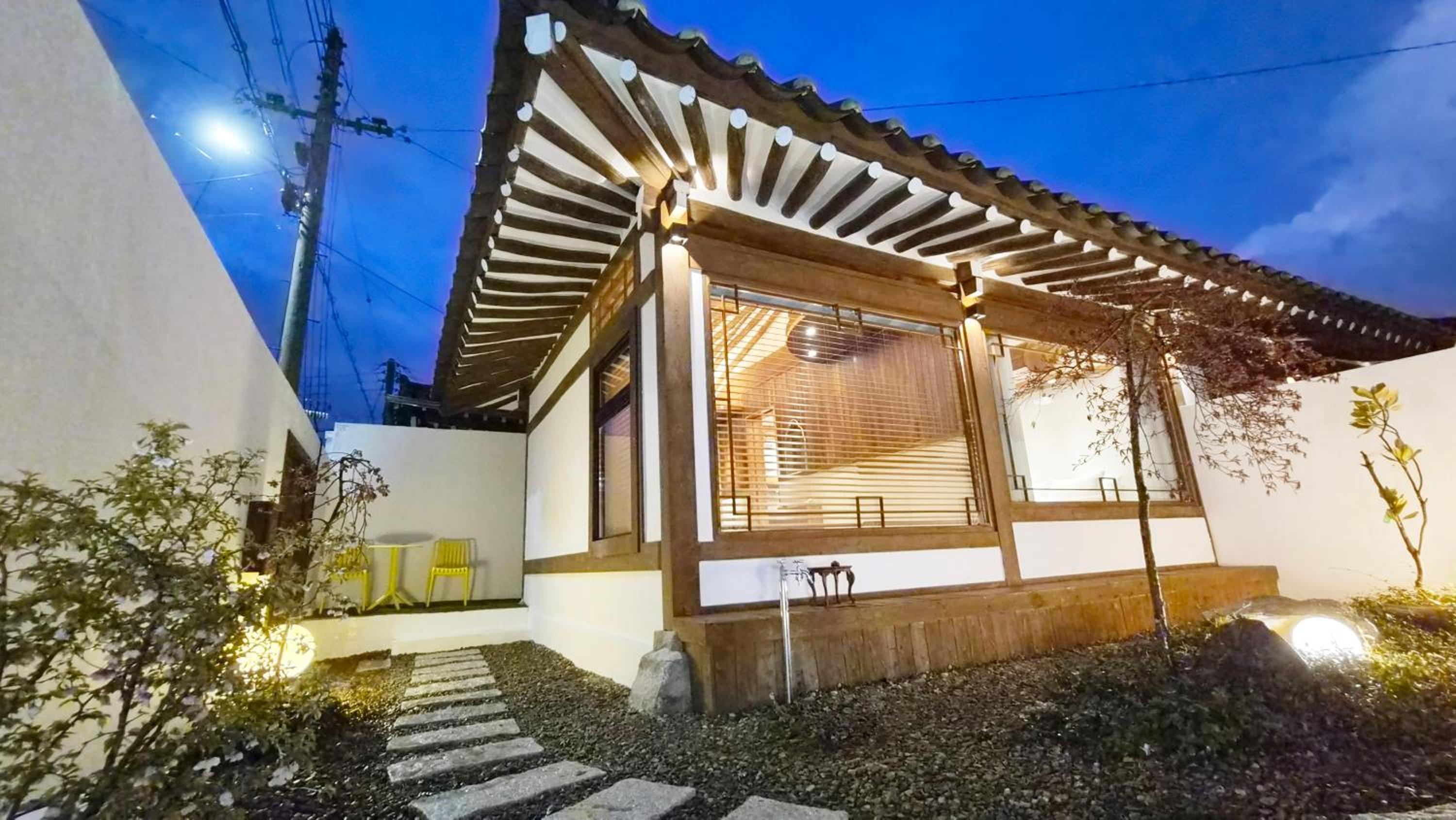 One-Bedroom House photo 1