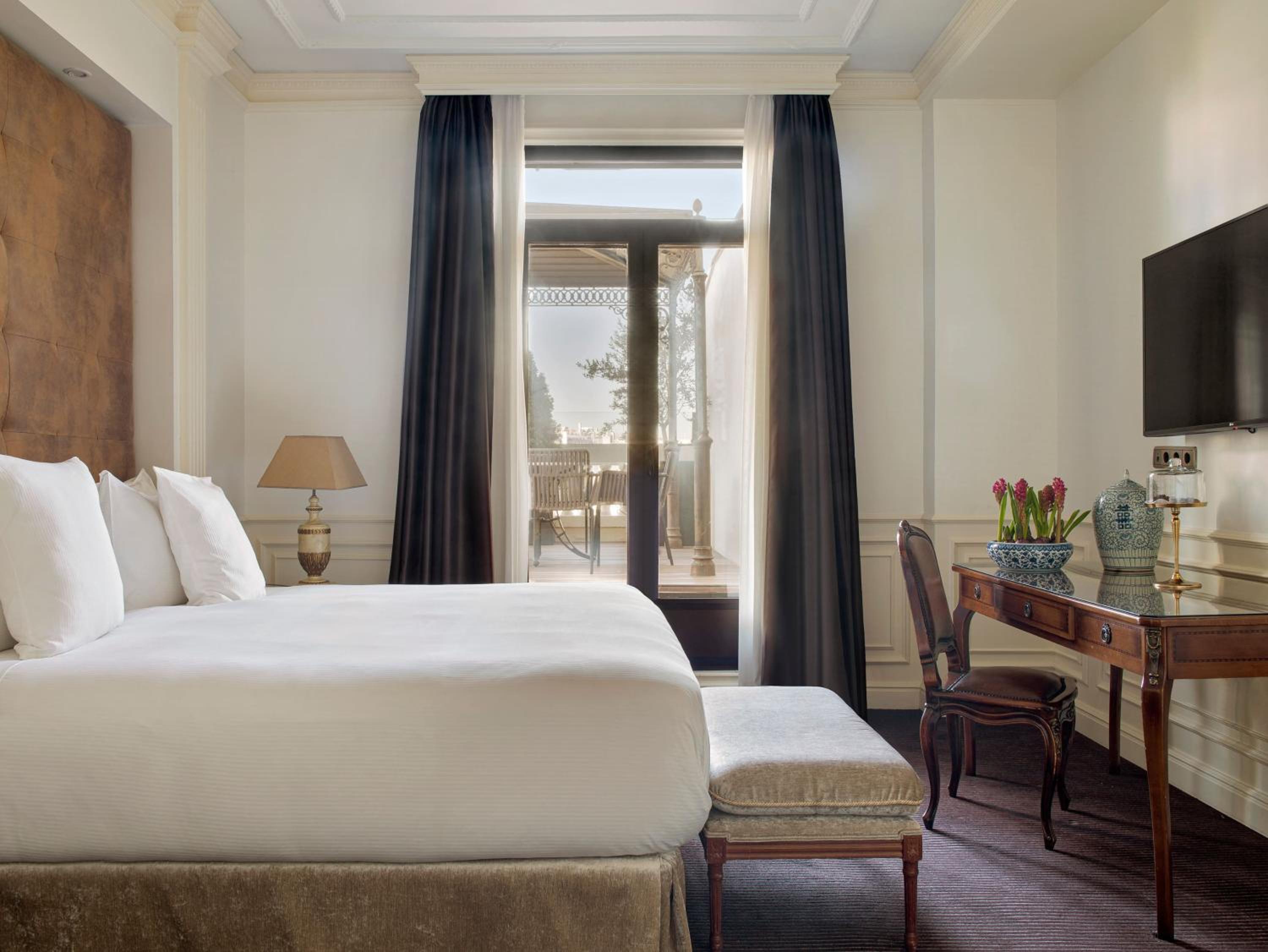 Royal Suite Red Level