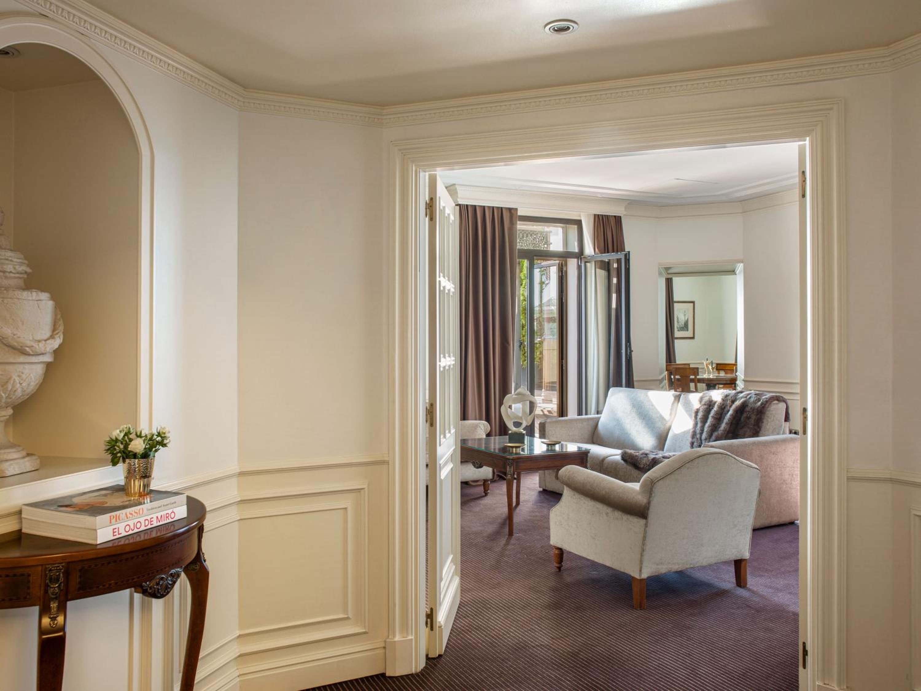 Royal Suite Red Level
