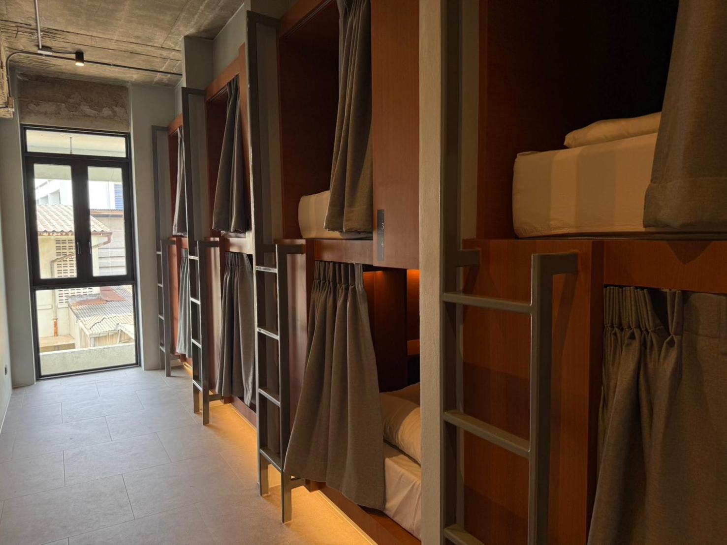 Deluxe 8-Beds Mixed Dormitory  photo 2