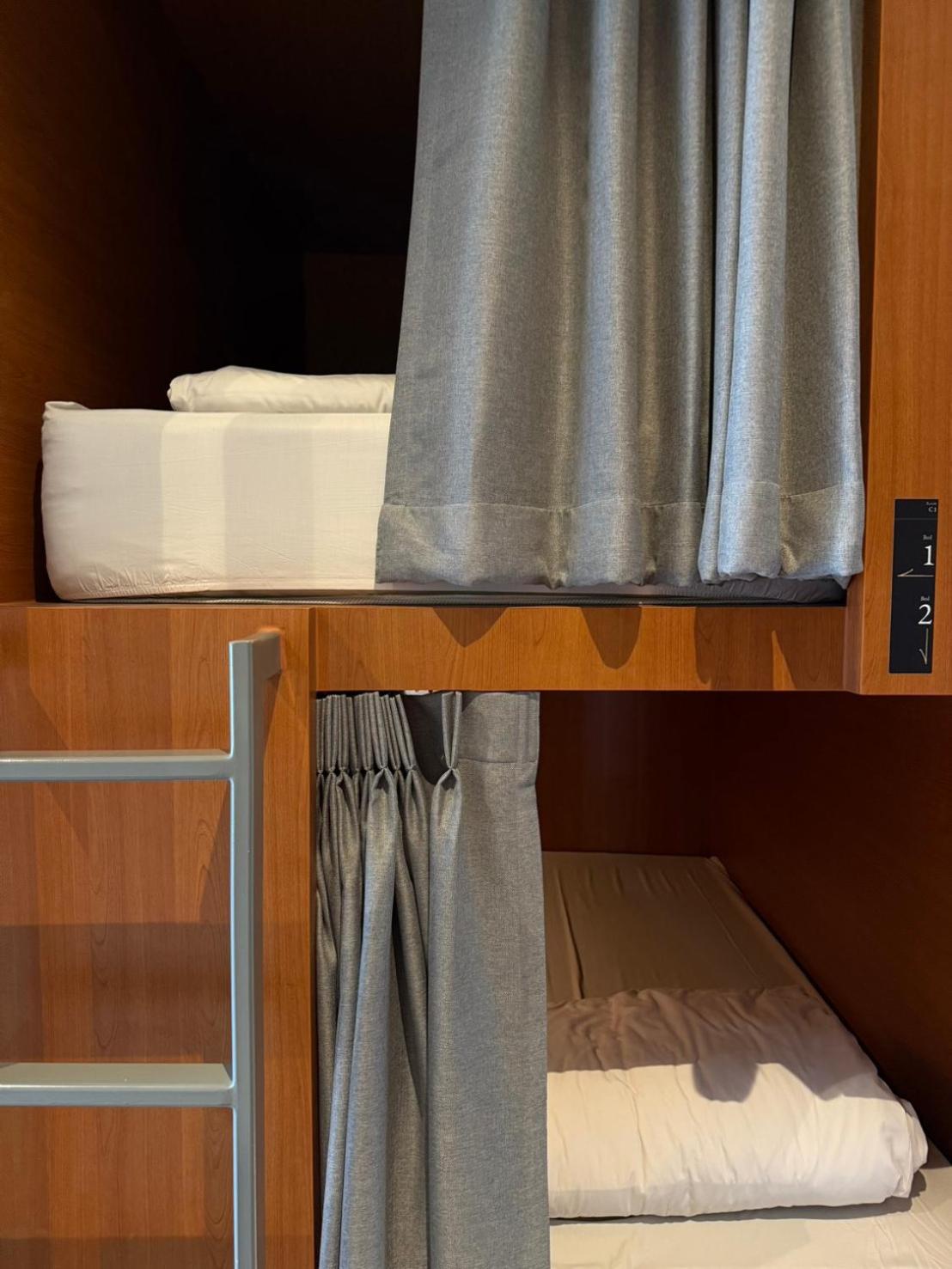 Deluxe 8-Beds Mixed Dormitory  photo 3